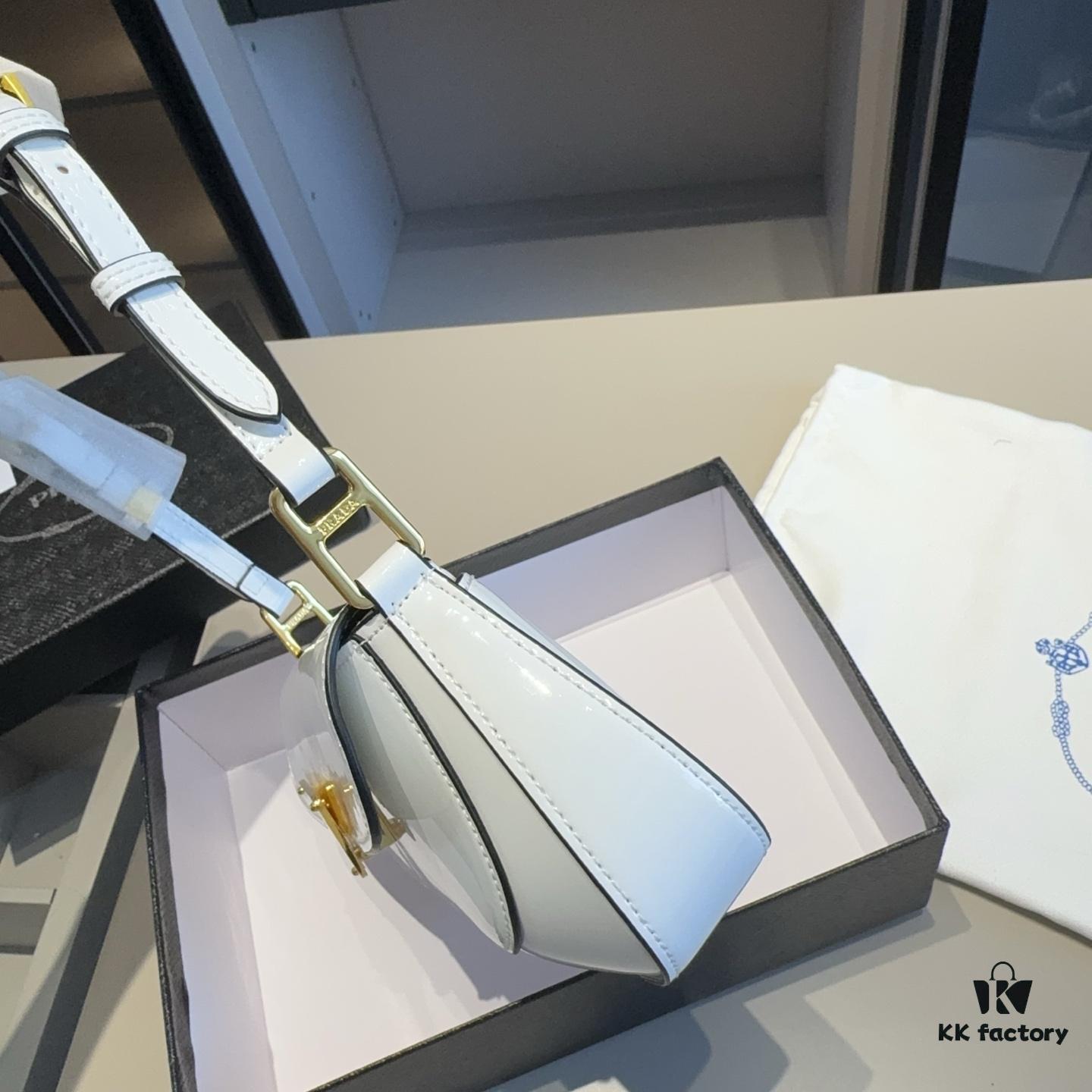 New Arrival 🔜 Upgraded Version🔥 Prada Official Store New Style Crossbody Bag – Shoulder Bag with Long Strap, Celebrity Match! High Attention-Grabbing, Same as Retail Quality, Comparable to Authentic