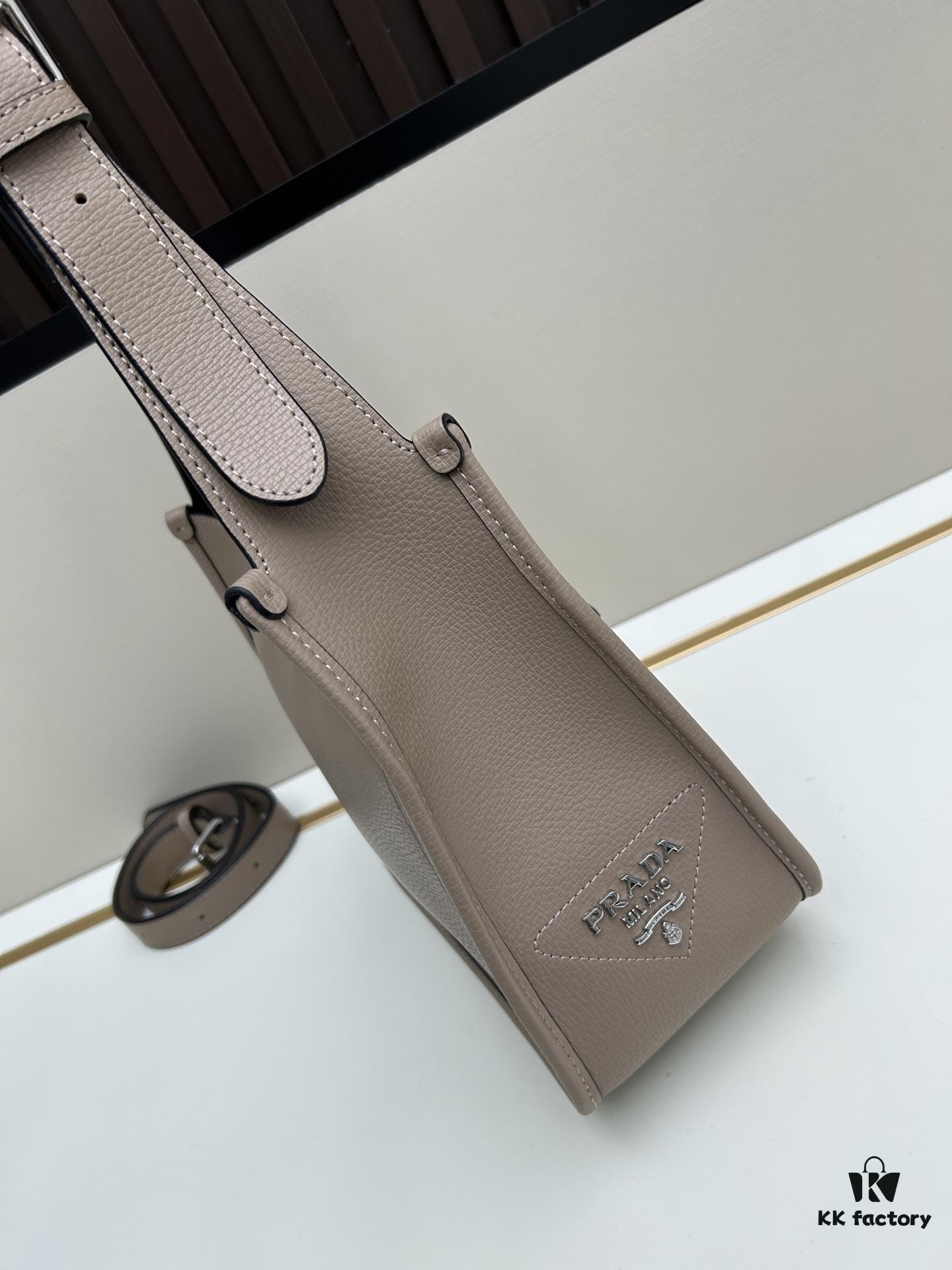 Exclusive Launch - High-Quality Lock Bag 2025 Fashion New Arrival Prada (PRADA) Celebrity Style