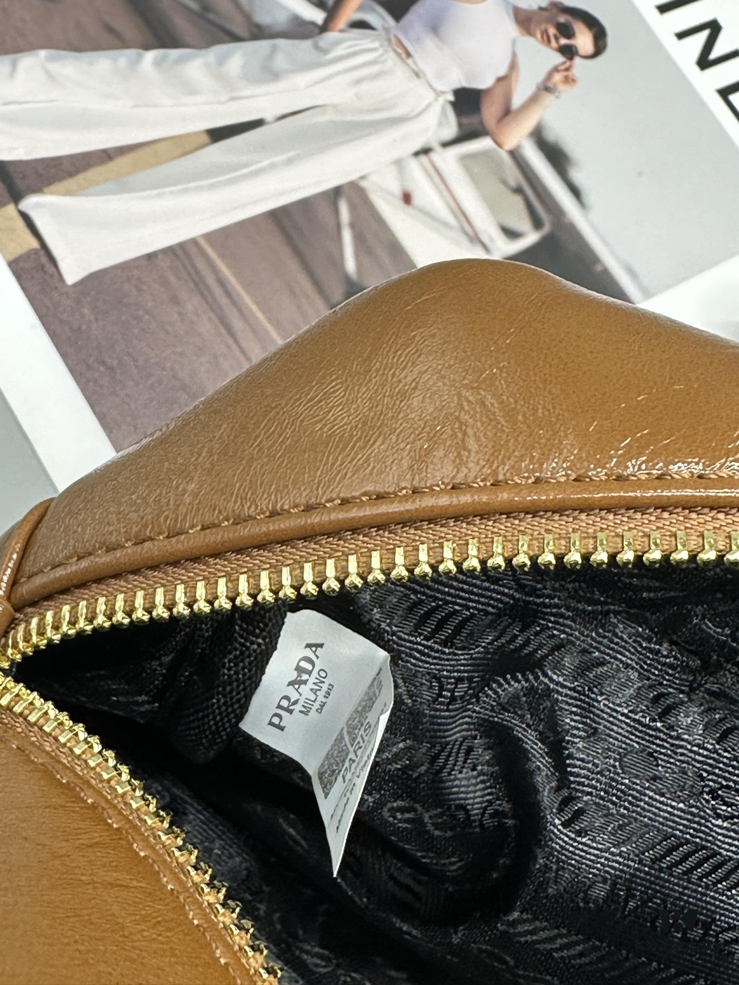 Prada New Dangle Handbag in Oil-Waxed Leather, Tote and Shoulder Bag