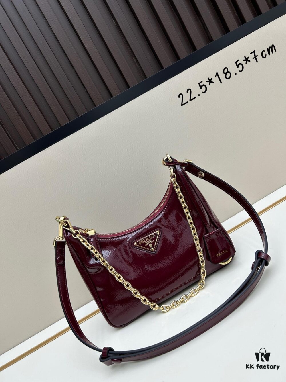 PRADA Re-Edition NaplaK Women's Shoulder or Crossbody Bag in Enamel Leather with Box 🎁