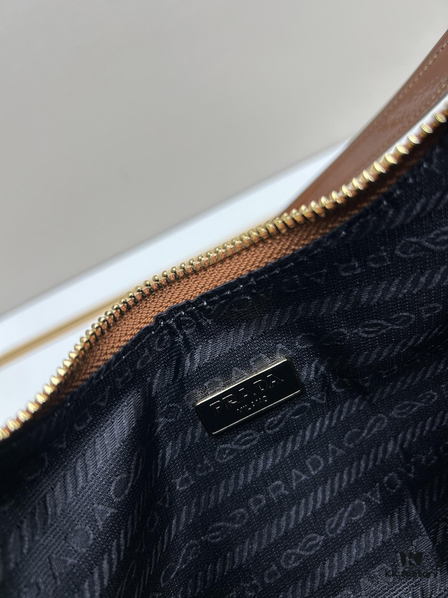 PRADA Re-Edition NaplaK Women's Shoulder or Crossbody Bag in Enamel Leather with Box 🎁