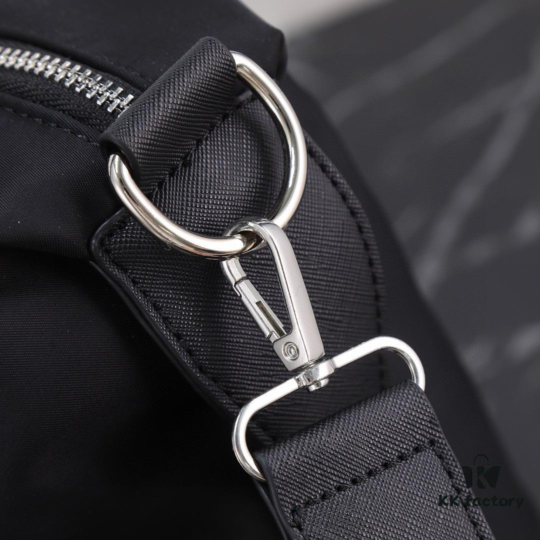 2023 Spring Summer Men's Handheld Travel Bag 🐆 Prada-style Travel Tote – A Large Bag You'll Fall in Love With at First Sight, Full of Personality, Stylish, Versatile, and Highly Practical with Ample Capacity, Suitable for Both Men and Women