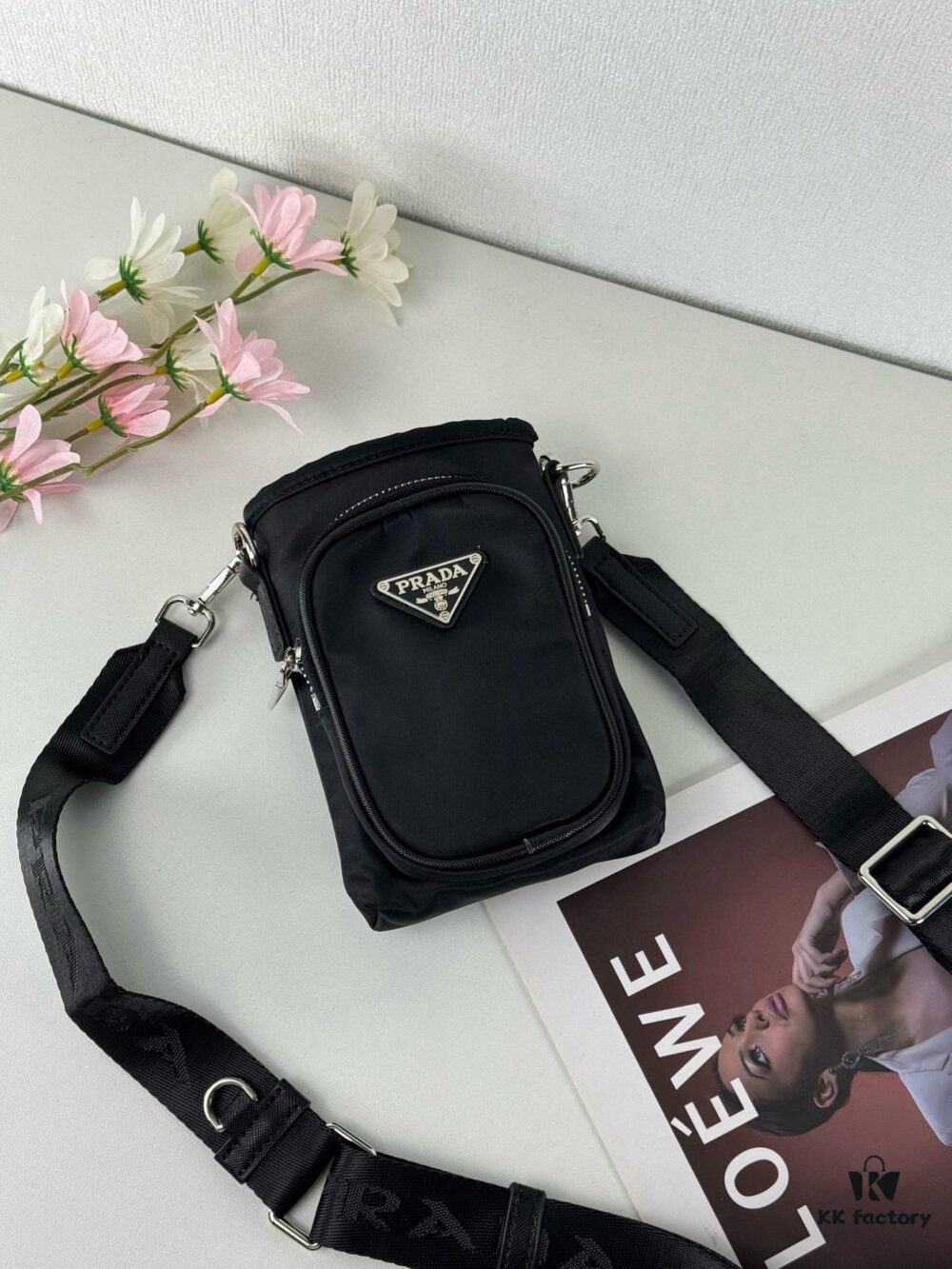 Prada Phone Bag with Exquisite Inlay Craftsmanship, Classic and Versatile Design, Actual Photo, 12*18