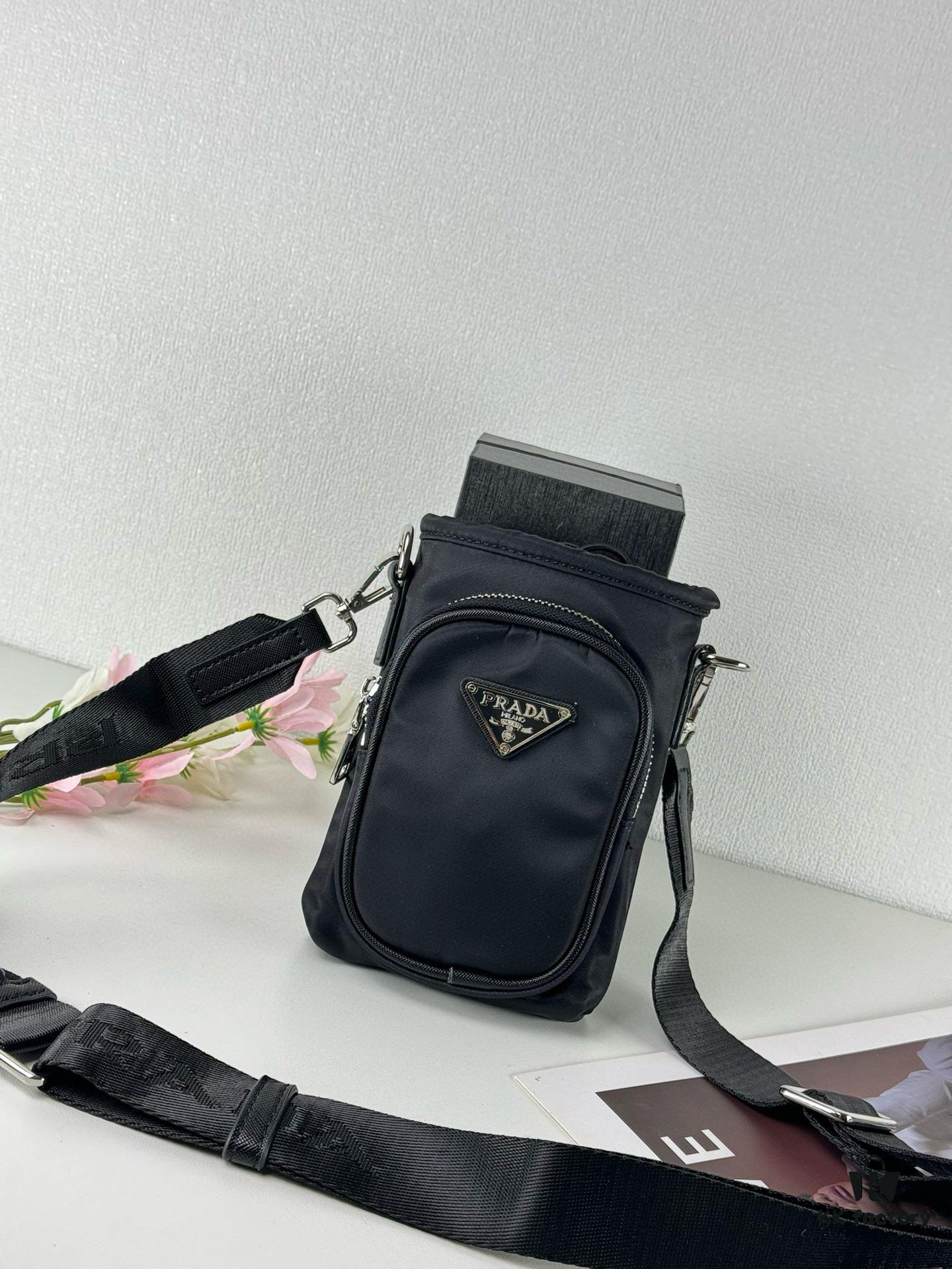 Prada Phone Bag with Exquisite Inlay Craftsmanship, Classic and Versatile Design, Actual Photo, 12*18