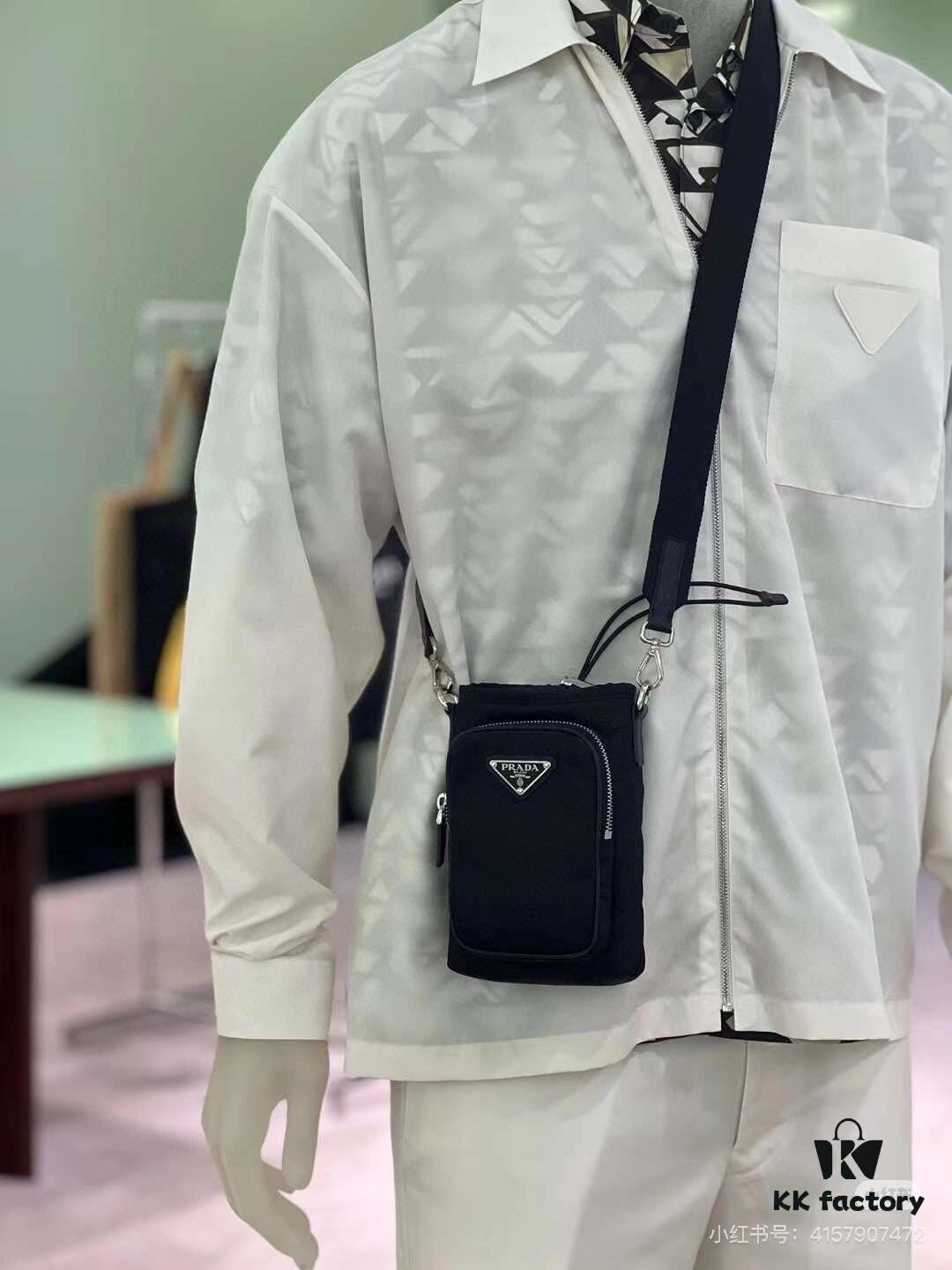 Prada Phone Bag with Exquisite Inlay Craftsmanship, Classic and Versatile Design, Actual Photo, 12*18