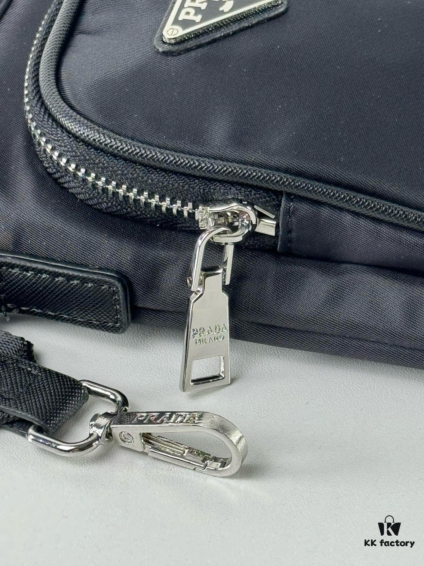 Prada Phone Bag with Exquisite Inlay Craftsmanship, Classic and Versatile Design, Actual Photo, 12*18