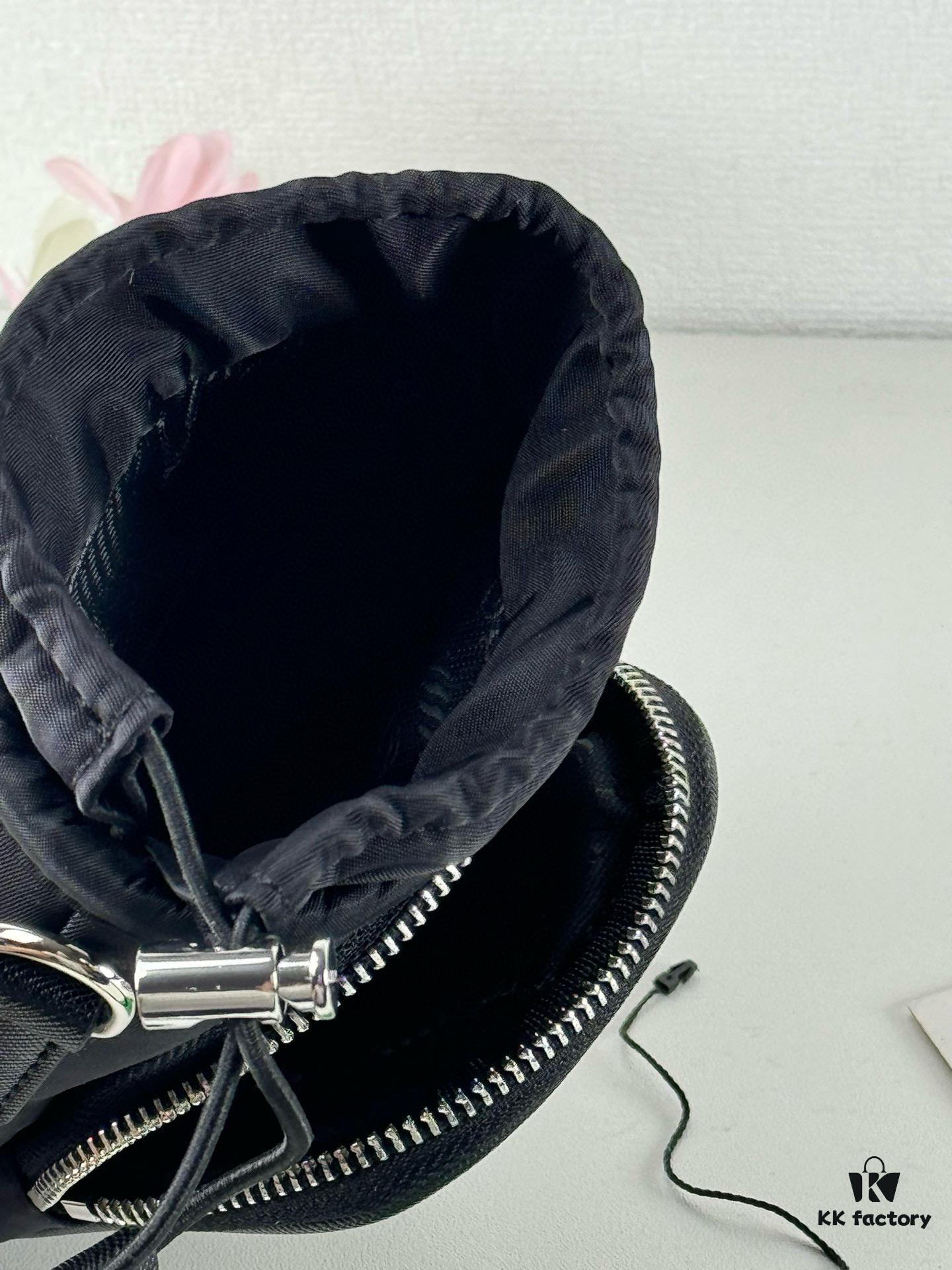 Prada Phone Bag with Exquisite Inlay Craftsmanship, Classic and Versatile Design, Actual Photo, 12*18