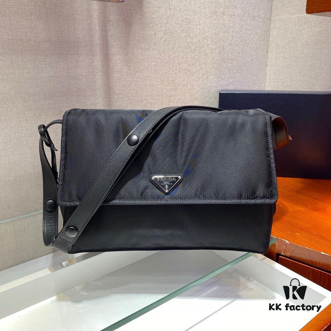 Prada New Arrival Upgrade Vintage-style Crossbody Bag Unisex 30*12*20cm