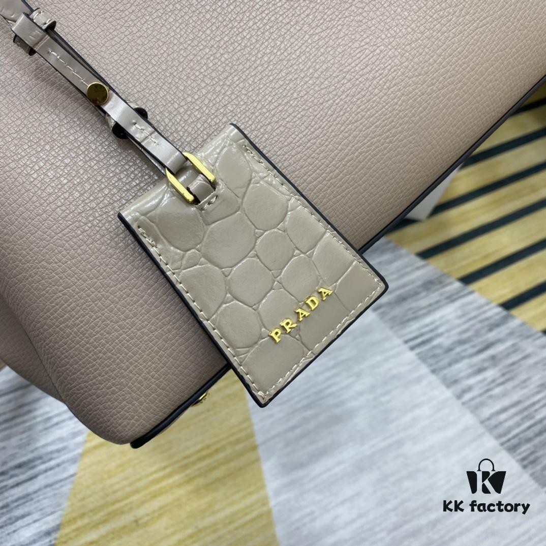 2020 New Arrival Prada Handbag Model 66152 Size 30*22*14