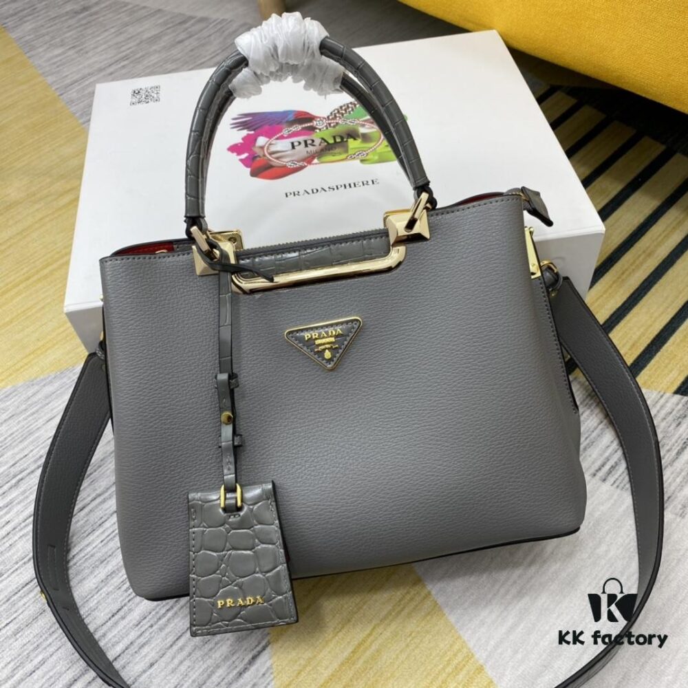 2020 New Arrival PRADA Handbag Model 66152 Size 30*22*14