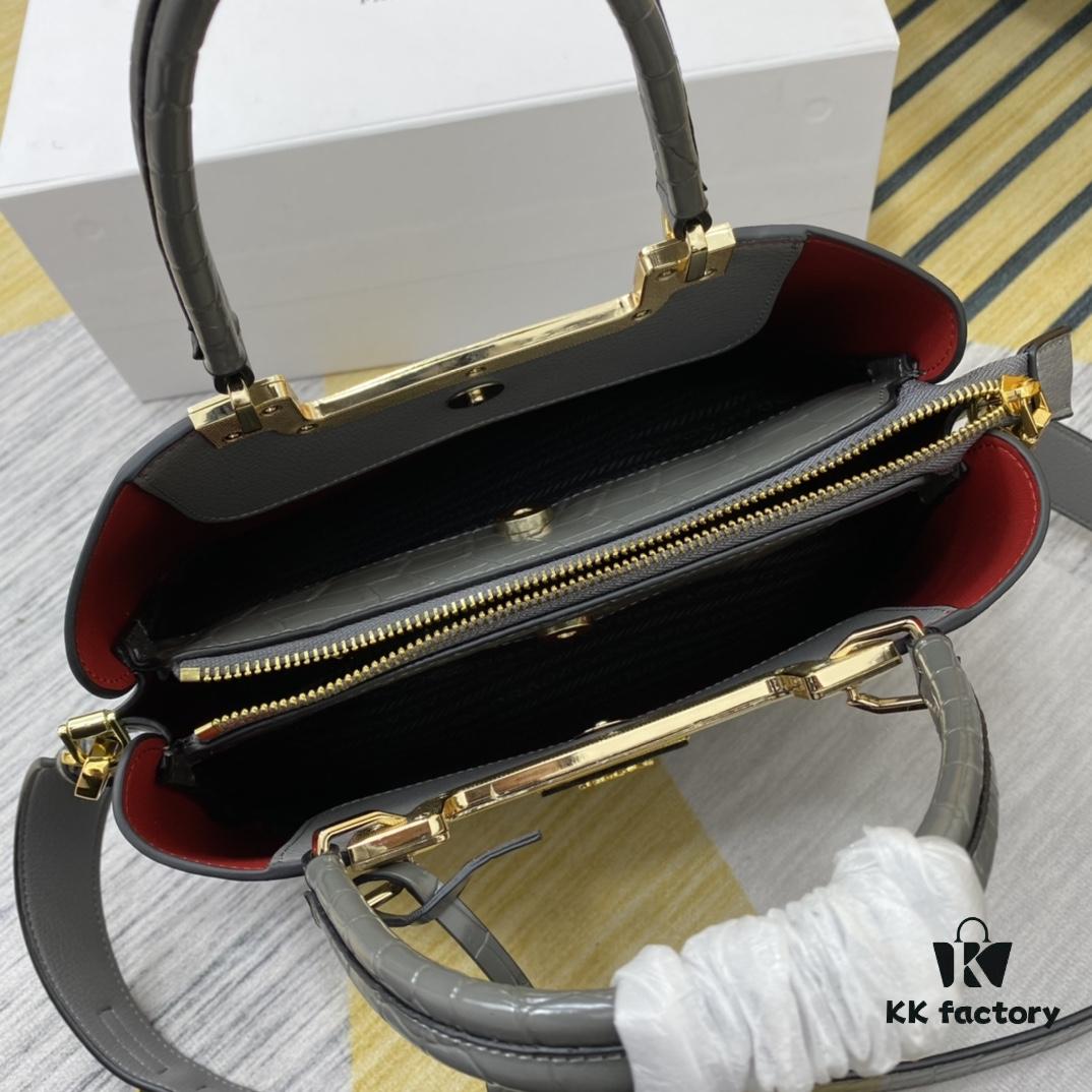 2020 New Arrival PRADA Handbag Model 66152 Size 30*22*14