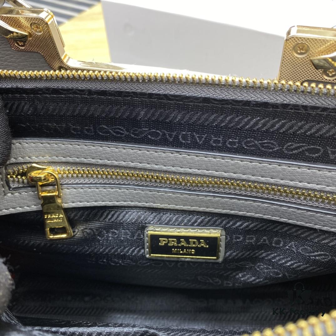 2020 New Arrival PRADA Handbag Model 66152 Size 30*22*14