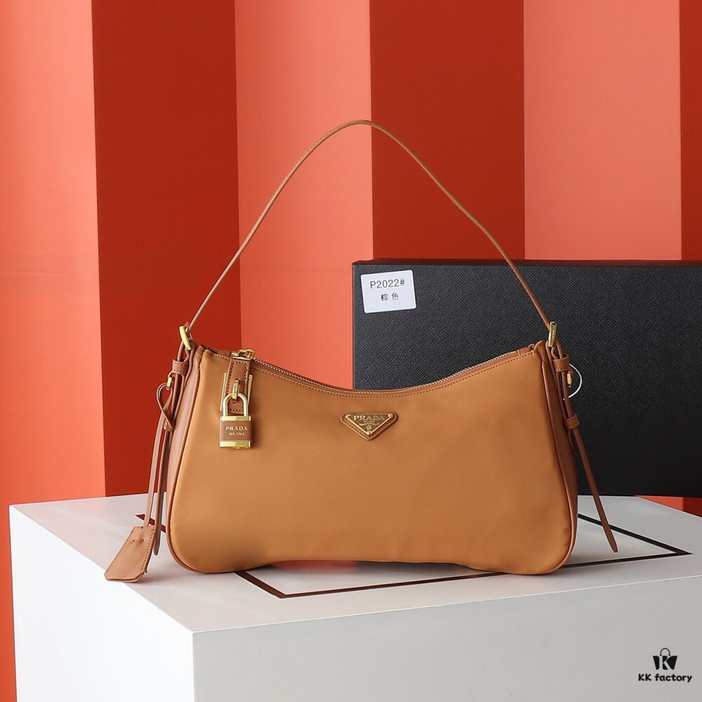 PRADA - Latest Model Handbag / Nylon Lock Bag, Synchronized with Official Website, Made from Original Imported Waterproof Fabric with Authentic Hardware, Exquisite Craftsmanship, Comfortable Touch, OEM by 175, Original Quality, Size: 34/19.5/10cm, Model 2020