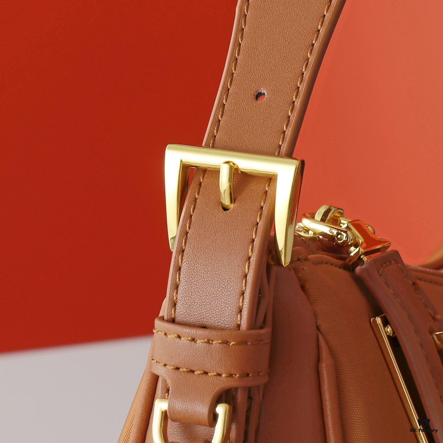 PRADA - Latest Model Handbag / Nylon Lock Bag, Synchronized with Official Website, Made from Original Imported Waterproof Fabric with Authentic Hardware, Exquisite Craftsmanship, Comfortable Touch, OEM by 175, Original Quality, Size: 34/19.5/10cm, Model 2020