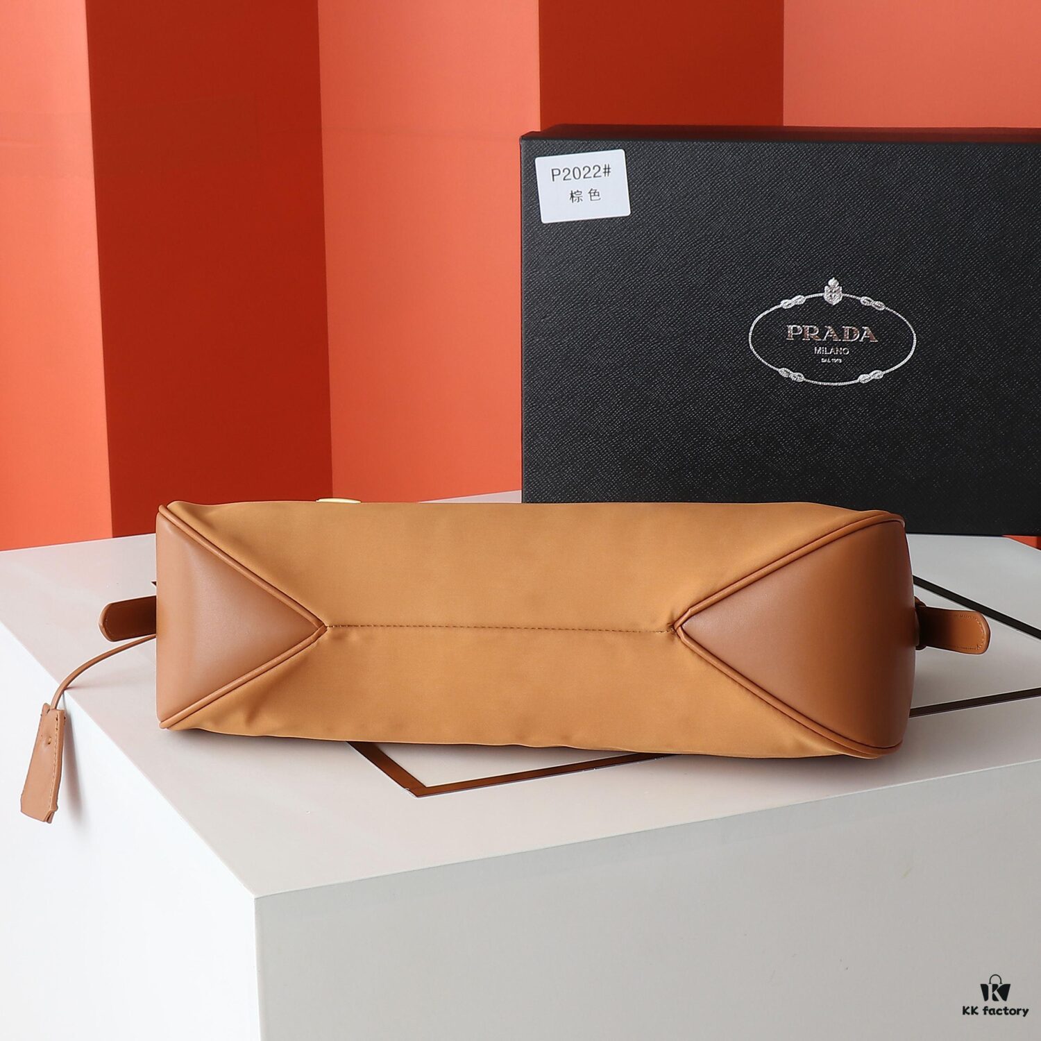 PRADA - Latest Model Handbag / Nylon Lock Bag, Synchronized with Official Website, Made from Original Imported Waterproof Fabric with Authentic Hardware, Exquisite Craftsmanship, Comfortable Touch, OEM by 175, Original Quality, Size: 34/19.5/10cm, Model 2020