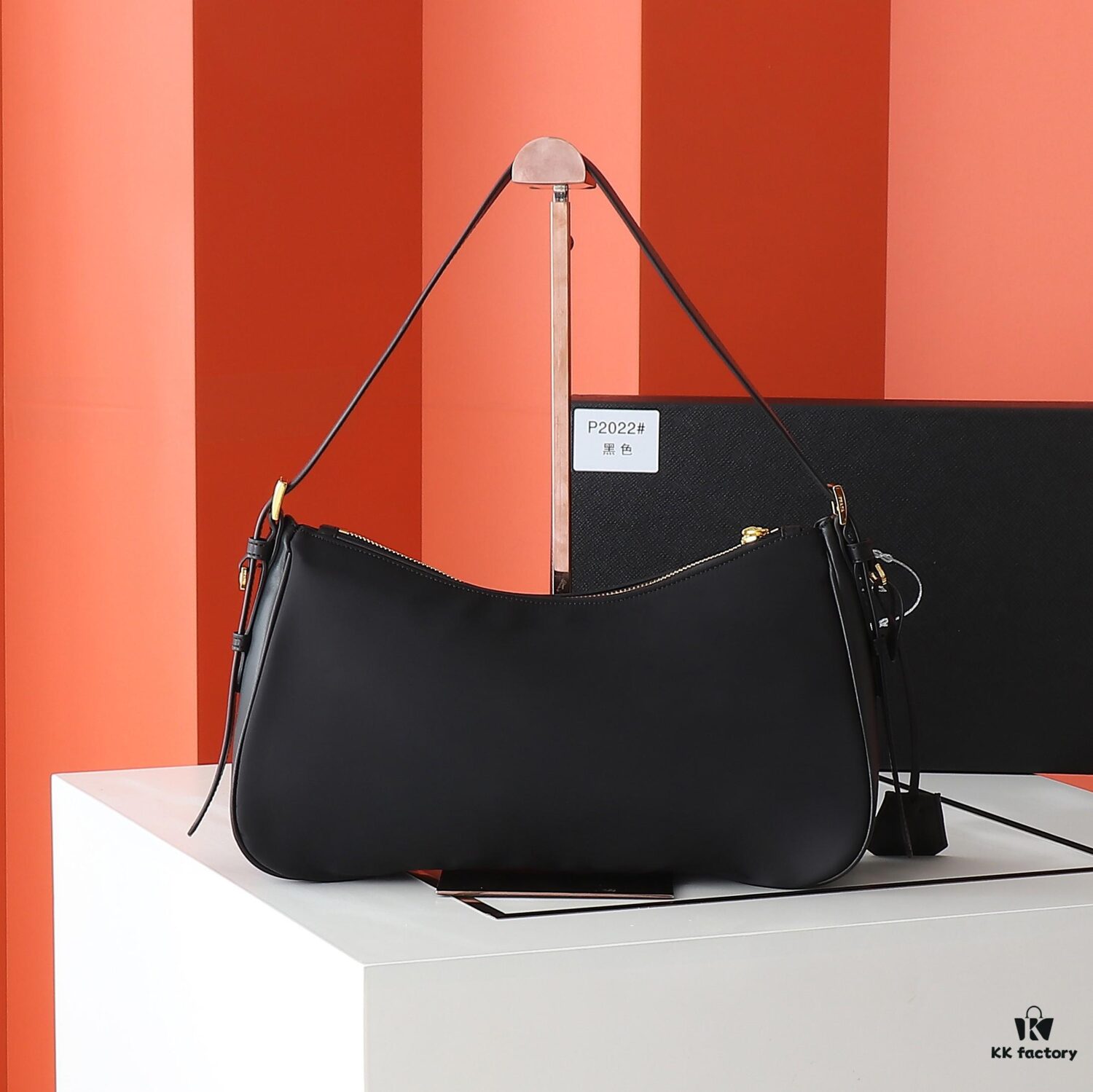 PRADA - Latest Model Handbag / Nylon Lock Bag, Synchronized with Official Website, Made from Original Imported Waterproof Fabric with Authentic Hardware, Exquisite Craftsmanship, Comfortable Touch, OEM by 175, Genuine Quality