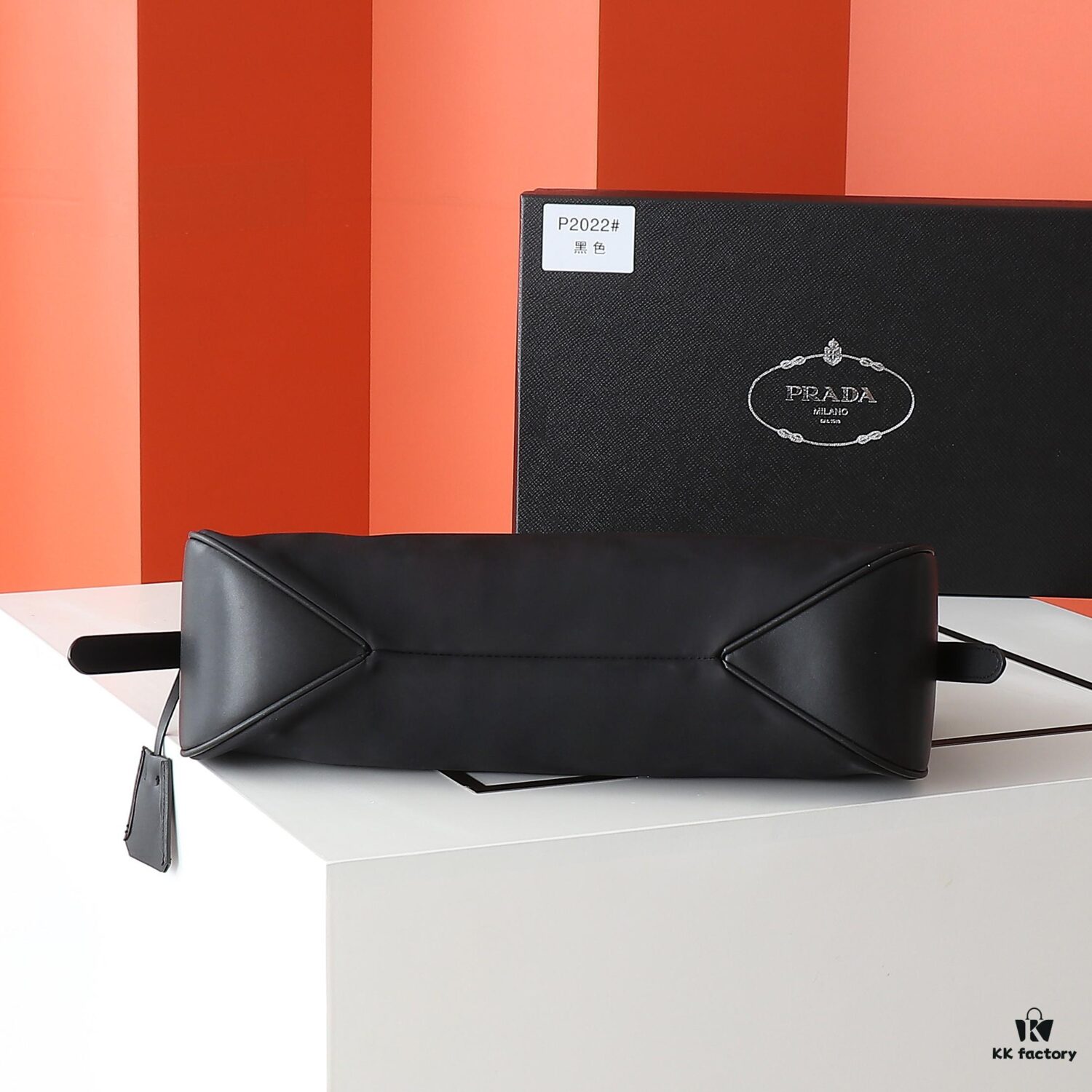 PRADA - Latest Model Handbag / Nylon Lock Bag, Synchronized with Official Website, Made from Original Imported Waterproof Fabric with Authentic Hardware, Exquisite Craftsmanship, Comfortable Touch, OEM by 175, Genuine Quality