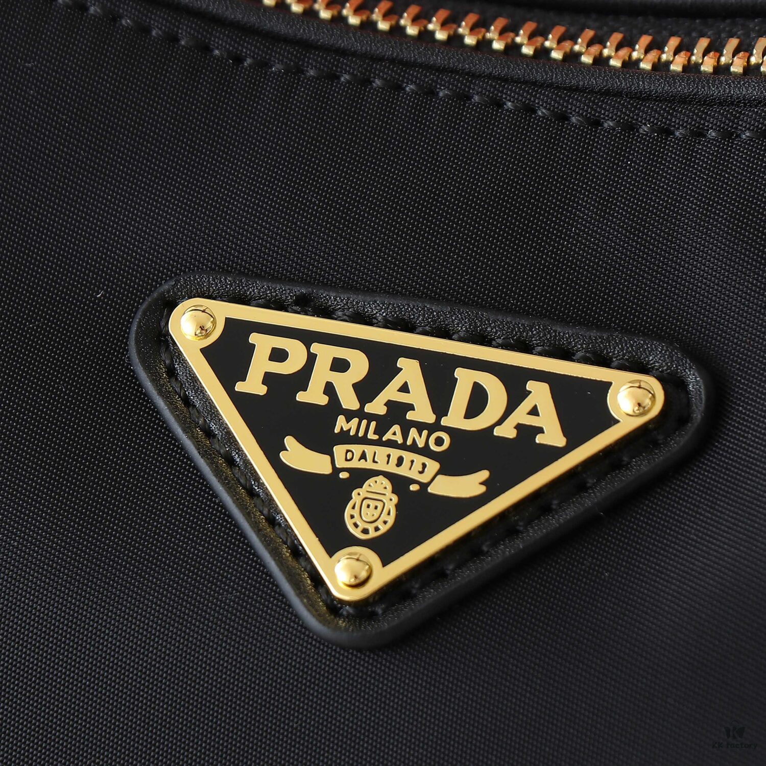 PRADA - Latest Model Handbag / Nylon Lock Bag, Synchronized with Official Website, Made from Original Imported Waterproof Fabric with Authentic Hardware, Exquisite Craftsmanship, Comfortable Touch, OEM by 175, Genuine Quality