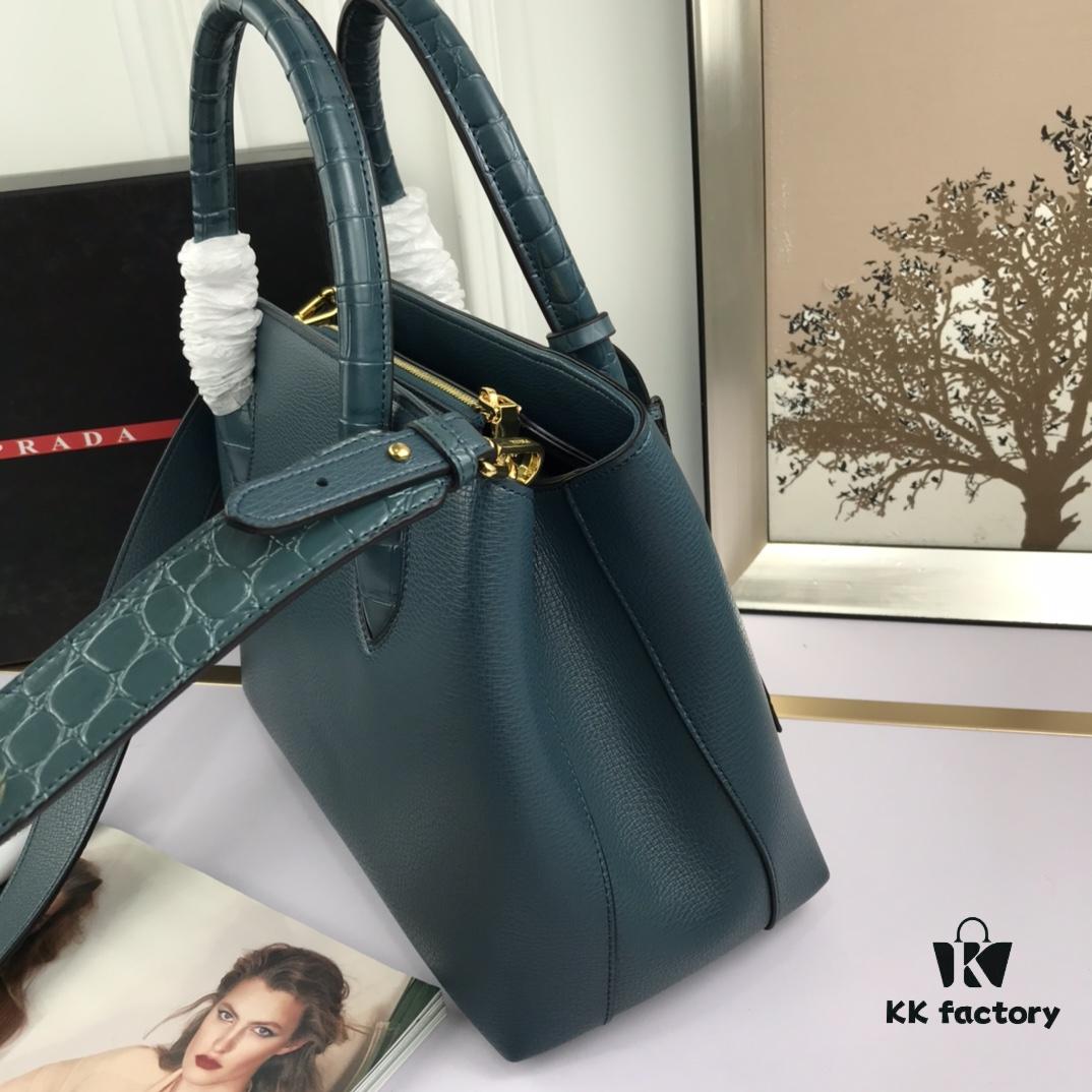 New Arrival☀Hot 2020 New Prada Handbag🔥💗 Model: 66153 Size: 30*24*14