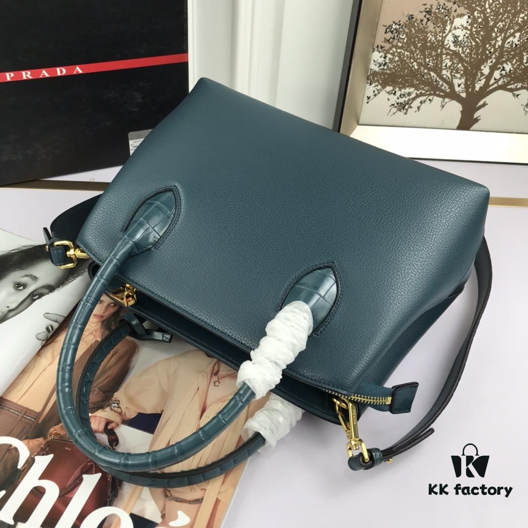 New Arrival☀Hot 2020 New Prada Handbag🔥💗 Model: 66153 Size: 30*24*14