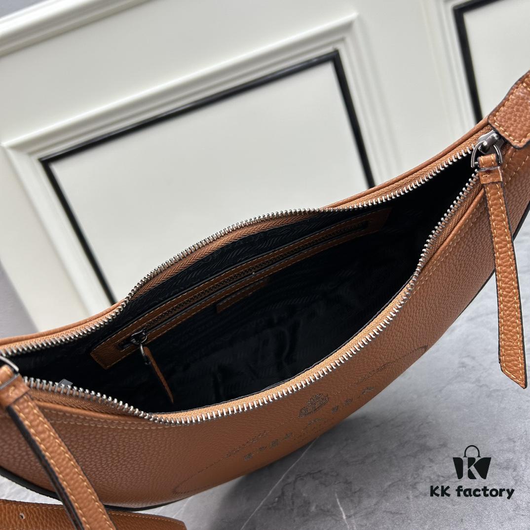 PRADA New Arrival: French Elegance Meets Winter Casual Style