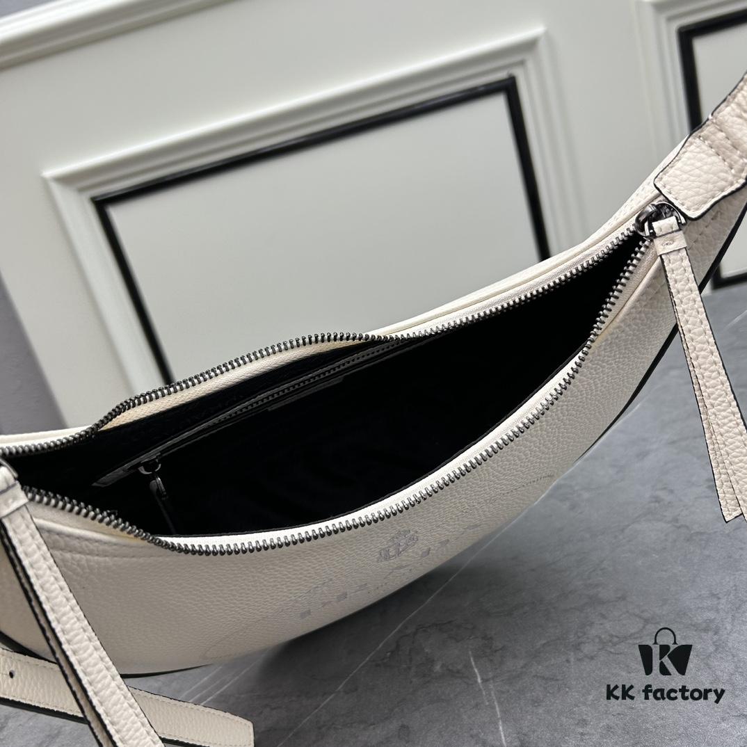 PRADA New Arrival French Elegance Winter Casual Style Unique and Stylish Handbag