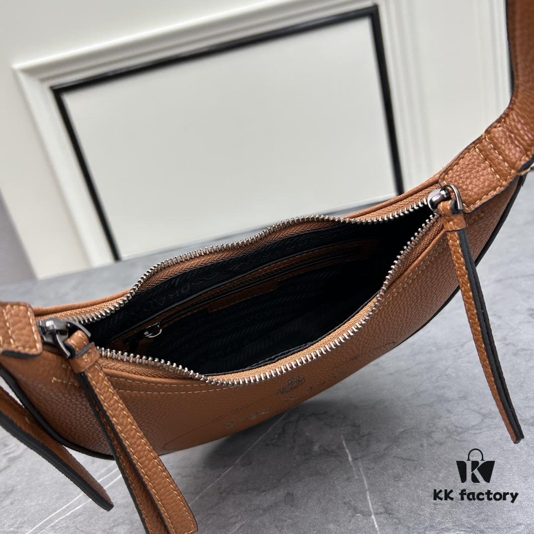 PRADA New Arrival French Elegance Winter Casual Handbag - Stylish and Versatile Design