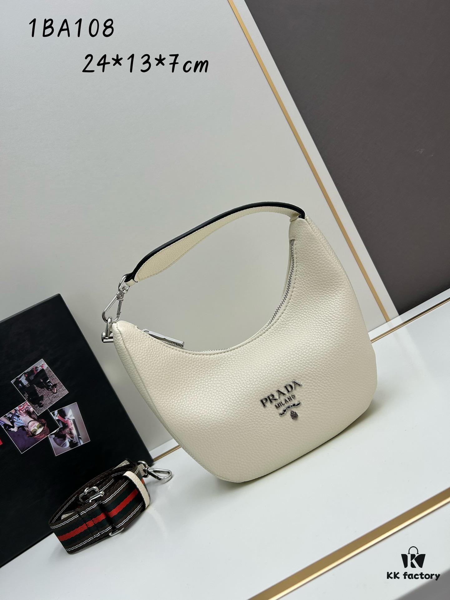 PRADA Underarm Bag - French Elegance, Fashionable and Versatile