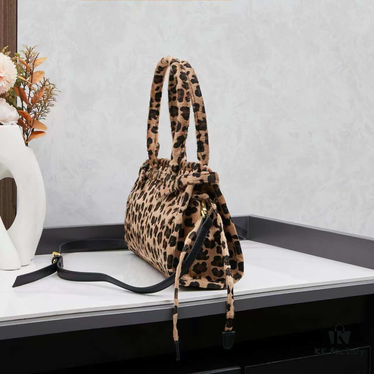 Prada Holidays ✨ This year's Holiday collection is absolutely stunning! The new leopard-print horsehair material on the best-selling bag design embodies wild elegance. The classic lamb wool and black velvet styles are must-have pieces for the holiday season.