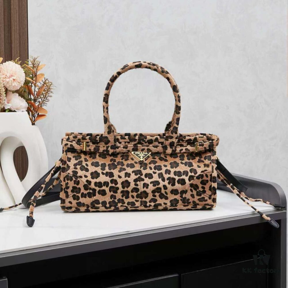 Prada Holidays ✨ This year's Holiday collection is absolutely stunning! The new leopard-print horsehair material on the best-selling bag design embodies wild elegance. The classic lamb wool and black velvet styles are must-have pieces for the holiday season.