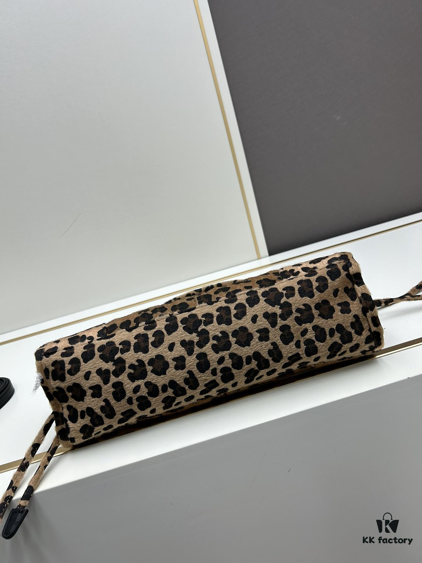 Prada Holidays ✨ This year's Holiday collection is absolutely stunning! The new leopard-print pony hair material on the best-selling bag design represents a wild, bold expression. The lambswool and black velvet classic style is also a must-have essential for the end-of-year holiday season.