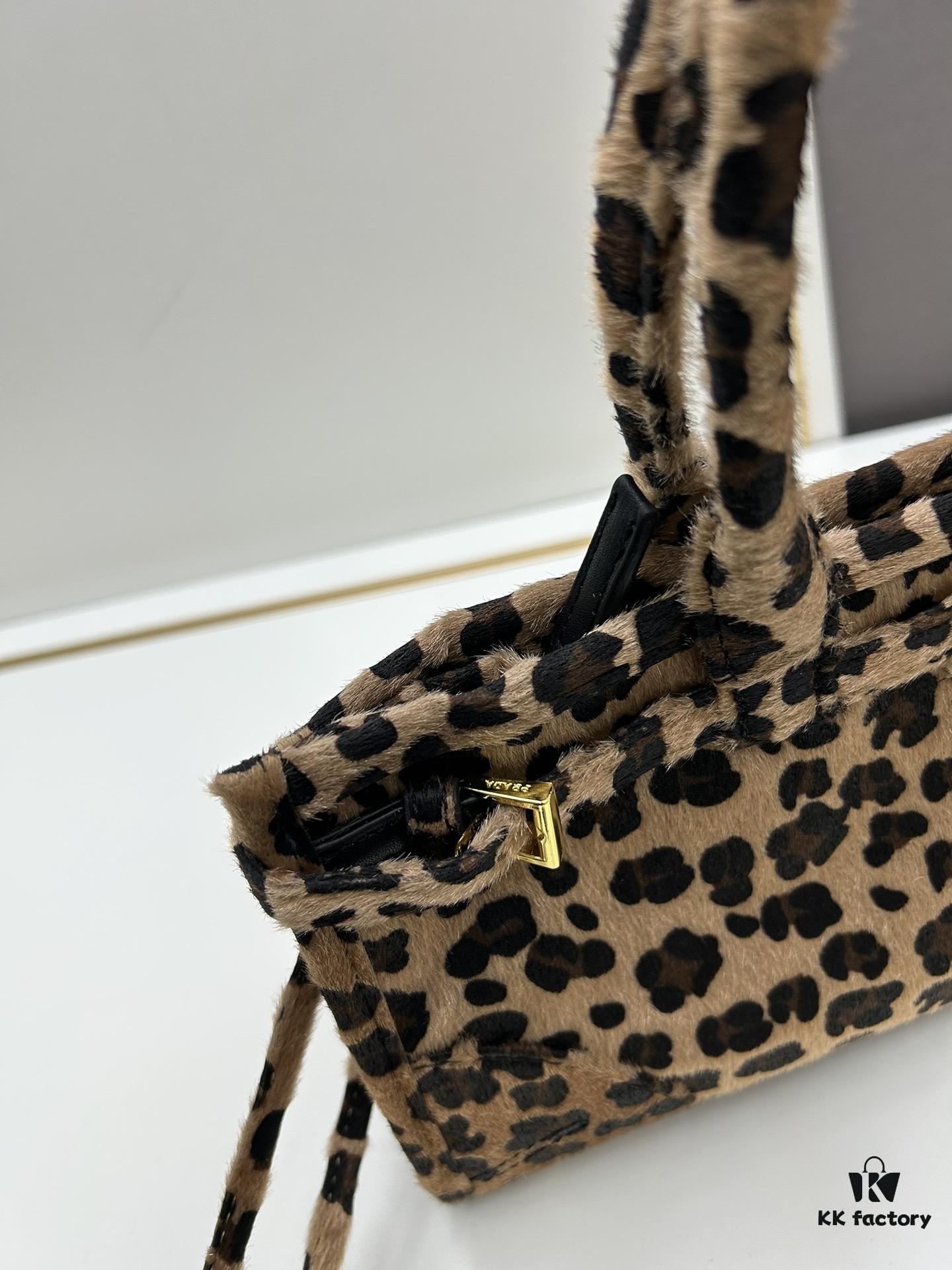 Prada Holidays ✨ This year's Holiday collection is absolutely stunning! The new leopard-print pony hair material on the best-selling bag design represents a wild, bold expression. The lambswool and black velvet classic style is also a must-have essential for the end-of-year holiday season.