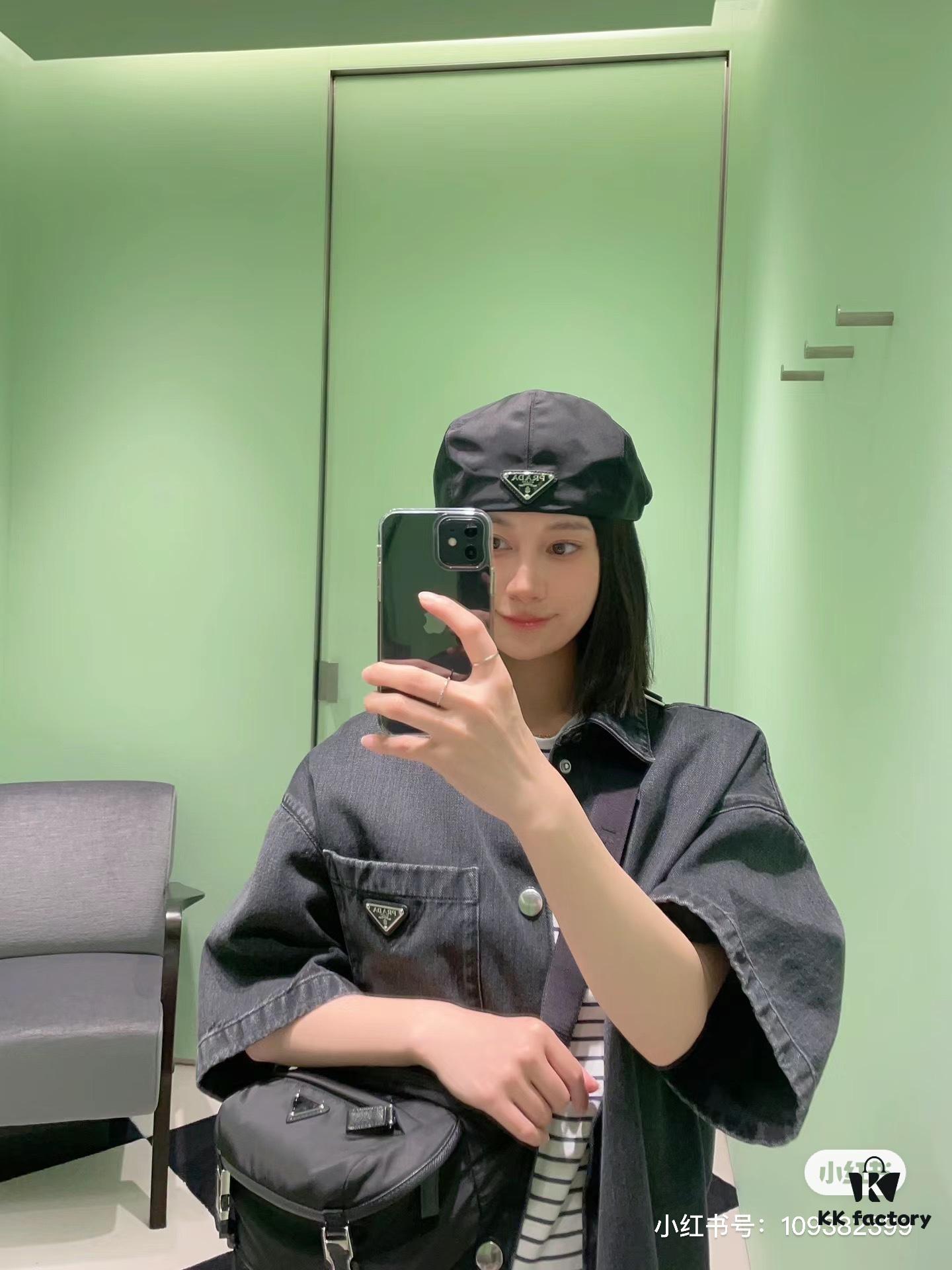 PRADA Official Website Version, Real Photo Shoot, Best-Selling Shoulder Crossbody Bag, Original Imported Fabric with Authentic Hardware, Precision Craftsmanship, Original Quality + 175 Contractor, Black Color, Model 991 = Size: W28 x H20 x D15