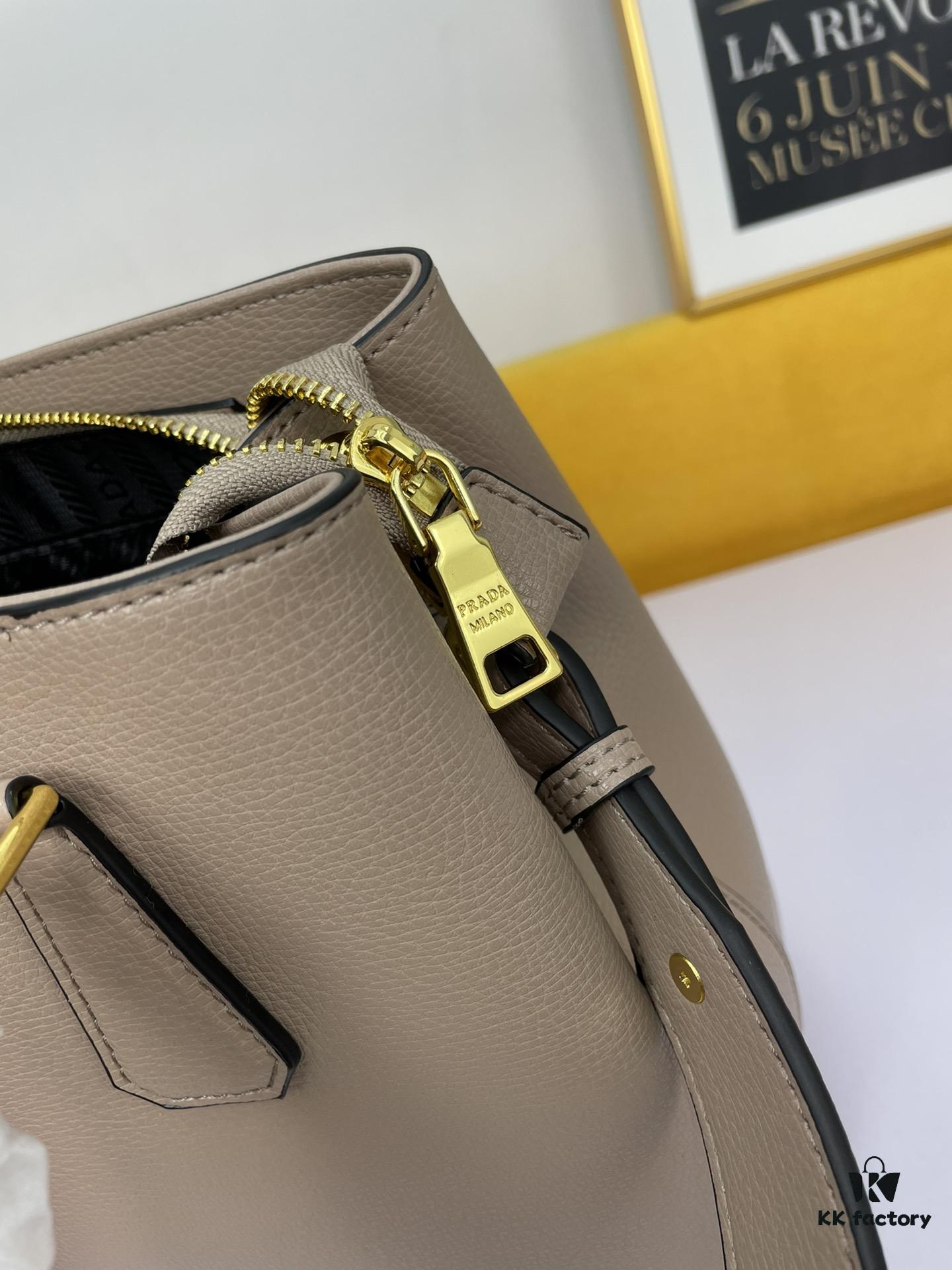 New Arrival 340🔥 Premium Quality🔥 Prada 2020 Mouse Year Edition [Rose] (Free Doll Keychain with Purchase) – Timeless Classic Bestseller, Fine Grain Calfskin, Light Gold Hardware, Rounded Silhouette, Wide Strap, Elegant Texture