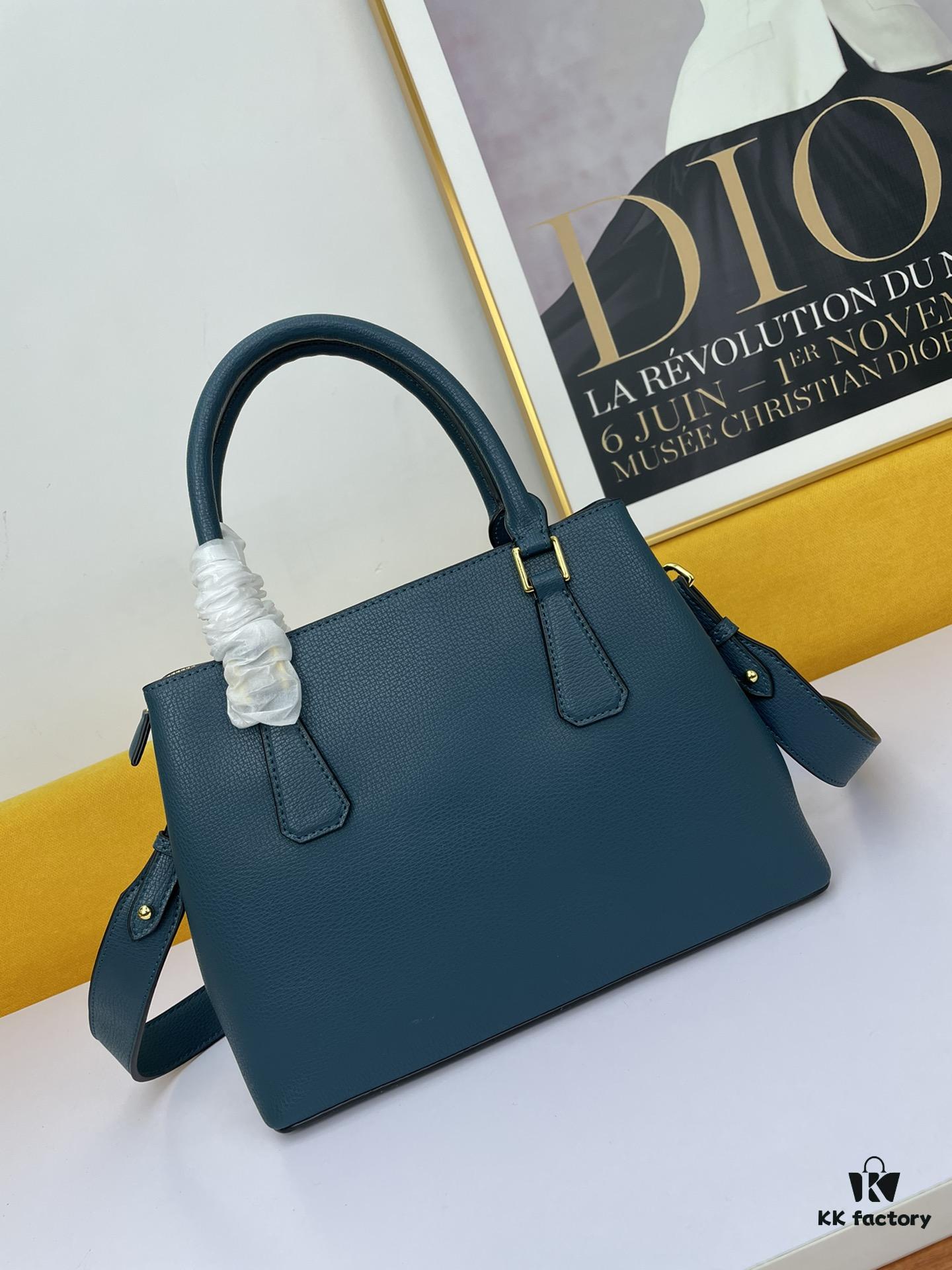 New Arrival 340🔥 Original High Quality🔥 Prada 2020 Mouse Year Edition [Rose] (Free Doll Keychain with Purchase) – Classic and Timeless Design, Best-Selling Minimalist Style Made from Genuine Fine Grain Calfskin, Light Gold Hardware, Soft Rounded Shape with Wide Shoulder Strap, Exquisite Craftsmanship, Elegant Texture – Model No.: 5005#, Size: 30*22*13cm