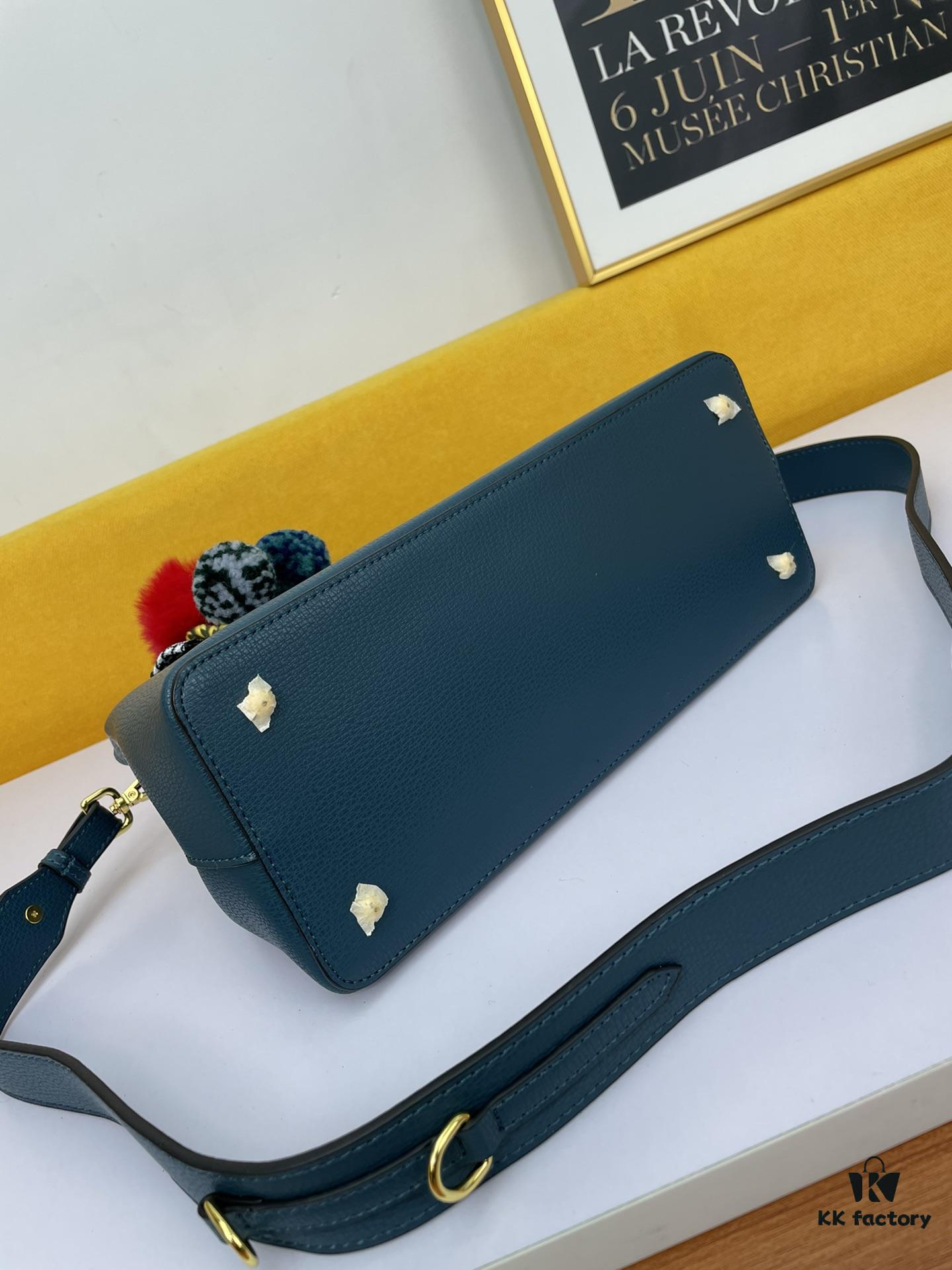 New Arrival 340🔥 Original High Quality🔥 Prada 2020 Mouse Year Edition [Rose] (Free Doll Keychain with Purchase) – Classic and Timeless Design, Best-Selling Minimalist Style Made from Genuine Fine Grain Calfskin, Light Gold Hardware, Soft Rounded Shape with Wide Shoulder Strap, Exquisite Craftsmanship, Elegant Texture – Model No.: 5005#, Size: 30*22*13cm