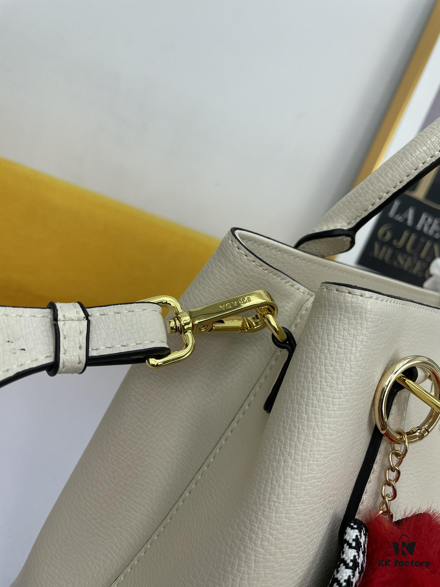 New Arrival 340🔥 Original High-Quality Prada 2020 Mouse Year Edition 🐭 Elegant Minimalist Bestseller in Genuine Fine-Grained Calfskin with Light Gold Hardware