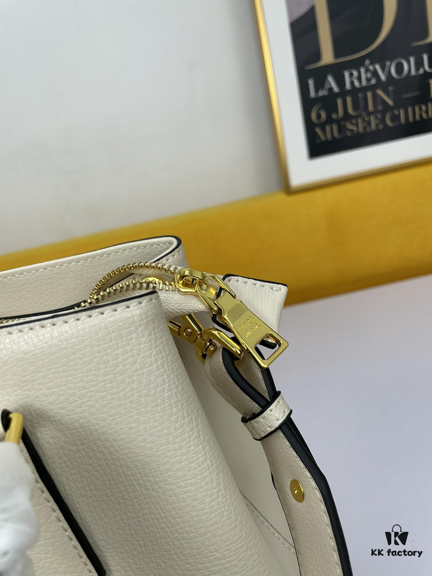 New Arrival 340🔥 Original High-Quality Prada 2020 Mouse Year Edition 🐭 Elegant Minimalist Bestseller in Genuine Fine-Grained Calfskin with Light Gold Hardware