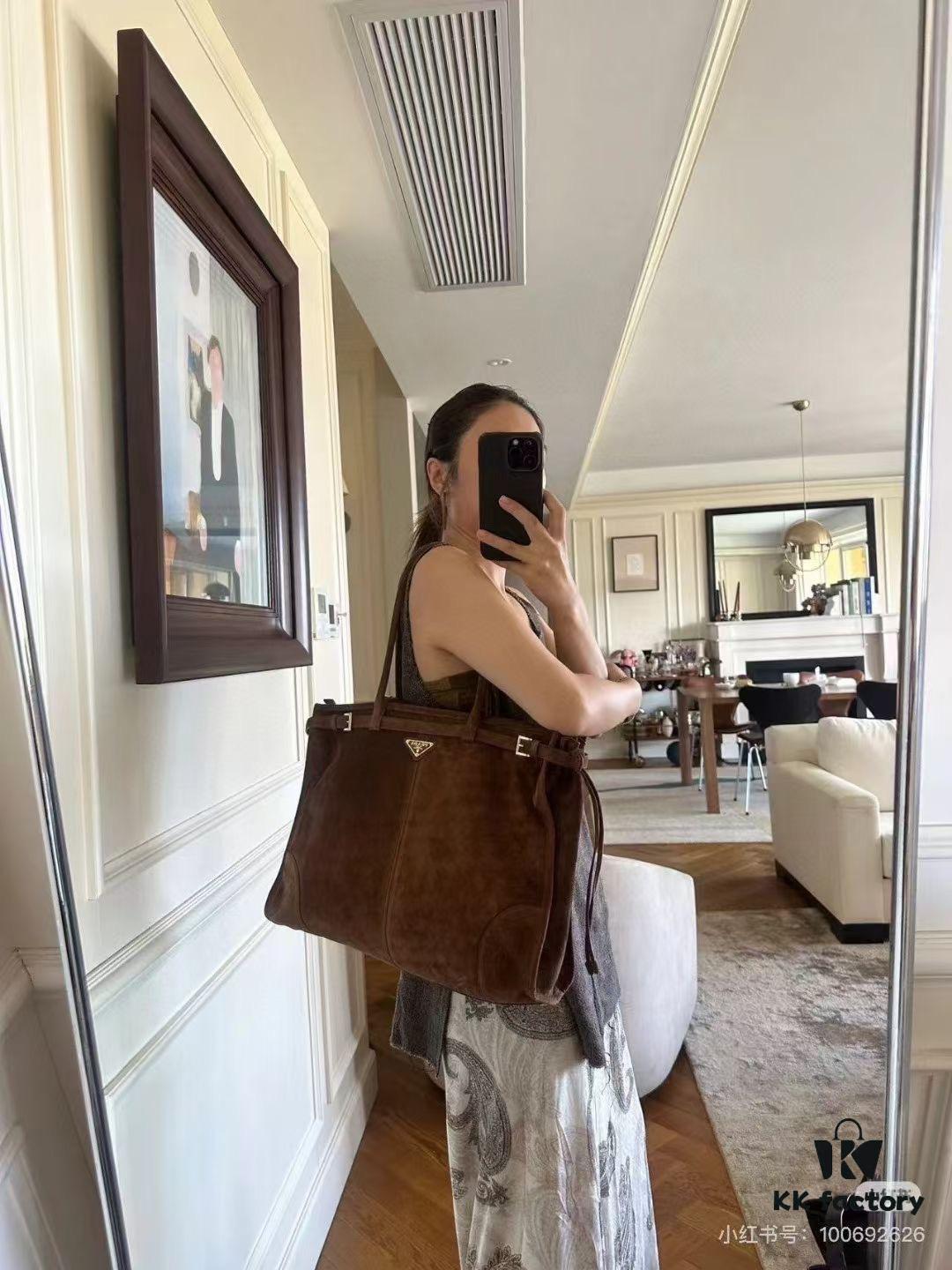 Sanded, size 38x30x12, model number 2452. Prada's recent unboxing joy