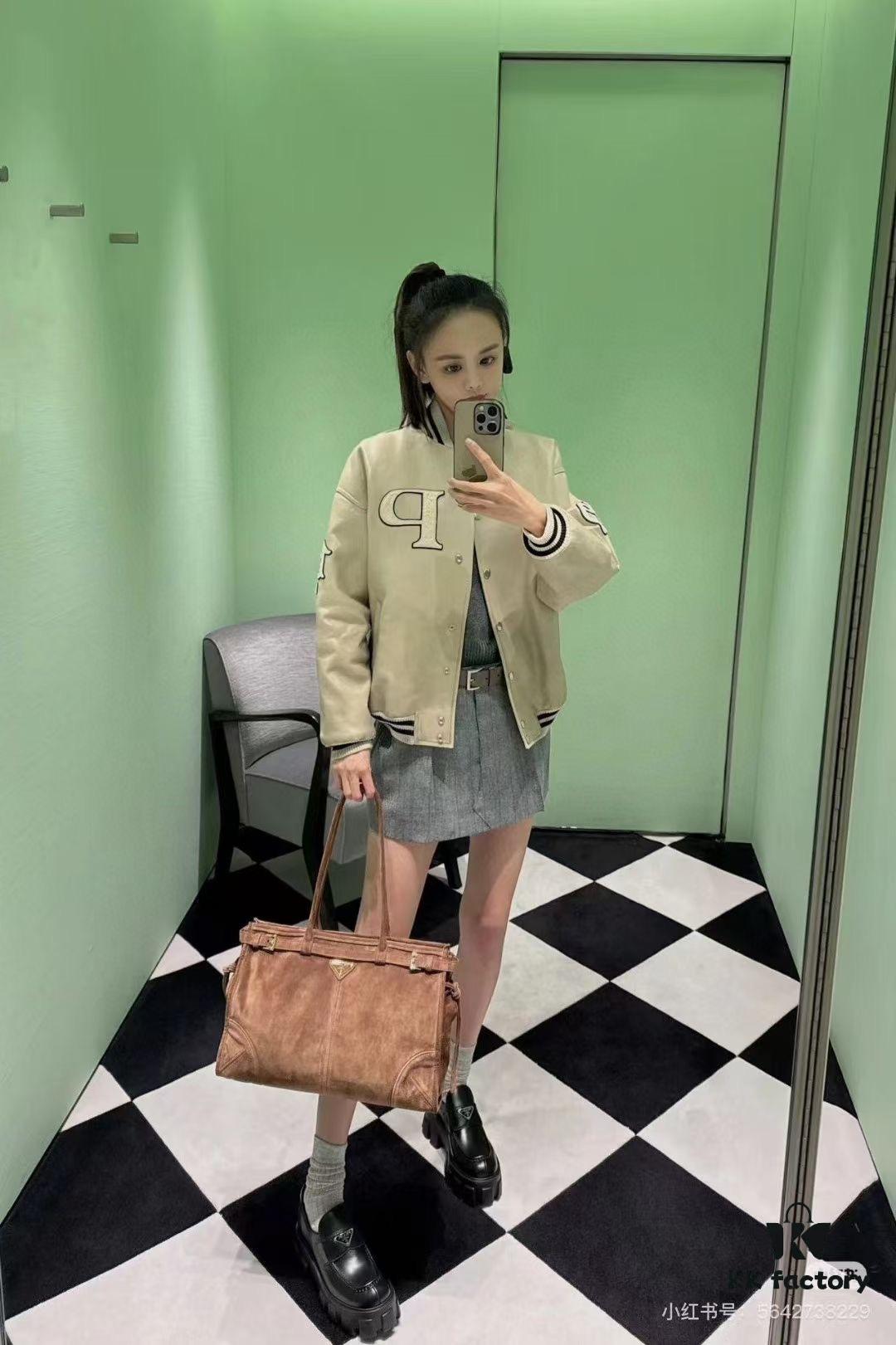 Sanded, size 38x30x12, model number 2452. Prada's recent unboxing joy