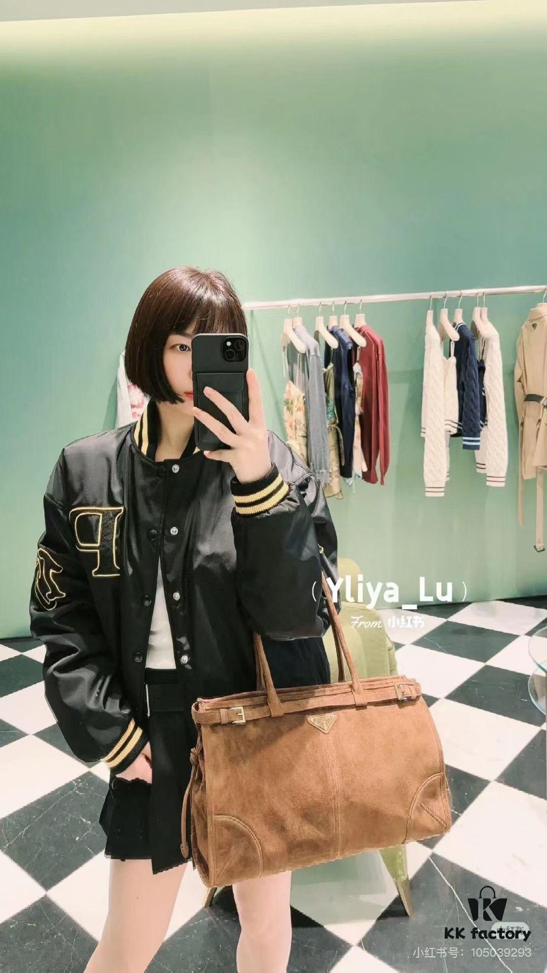 Sanded, size 38x30x12, model number 2452. Prada's recent unboxing joy