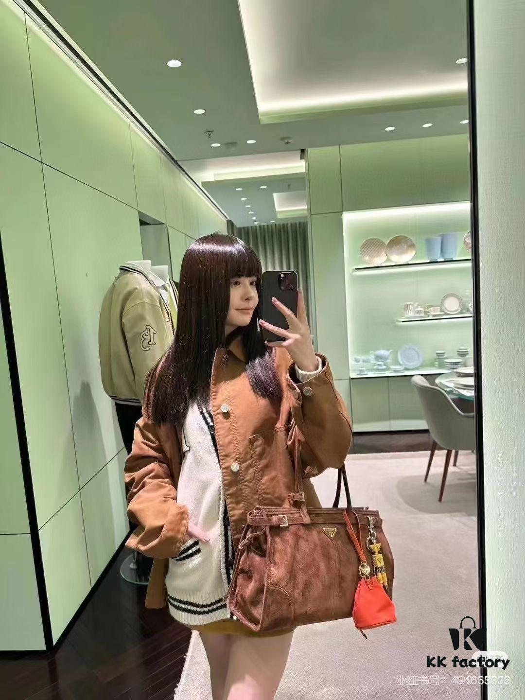 Sanded, size 38x30x12, model number 2452. Prada's recent unboxing joy