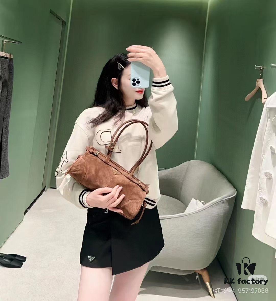 PRADA New Arrival Matte Black Waxed Leather Tote Bag 2452