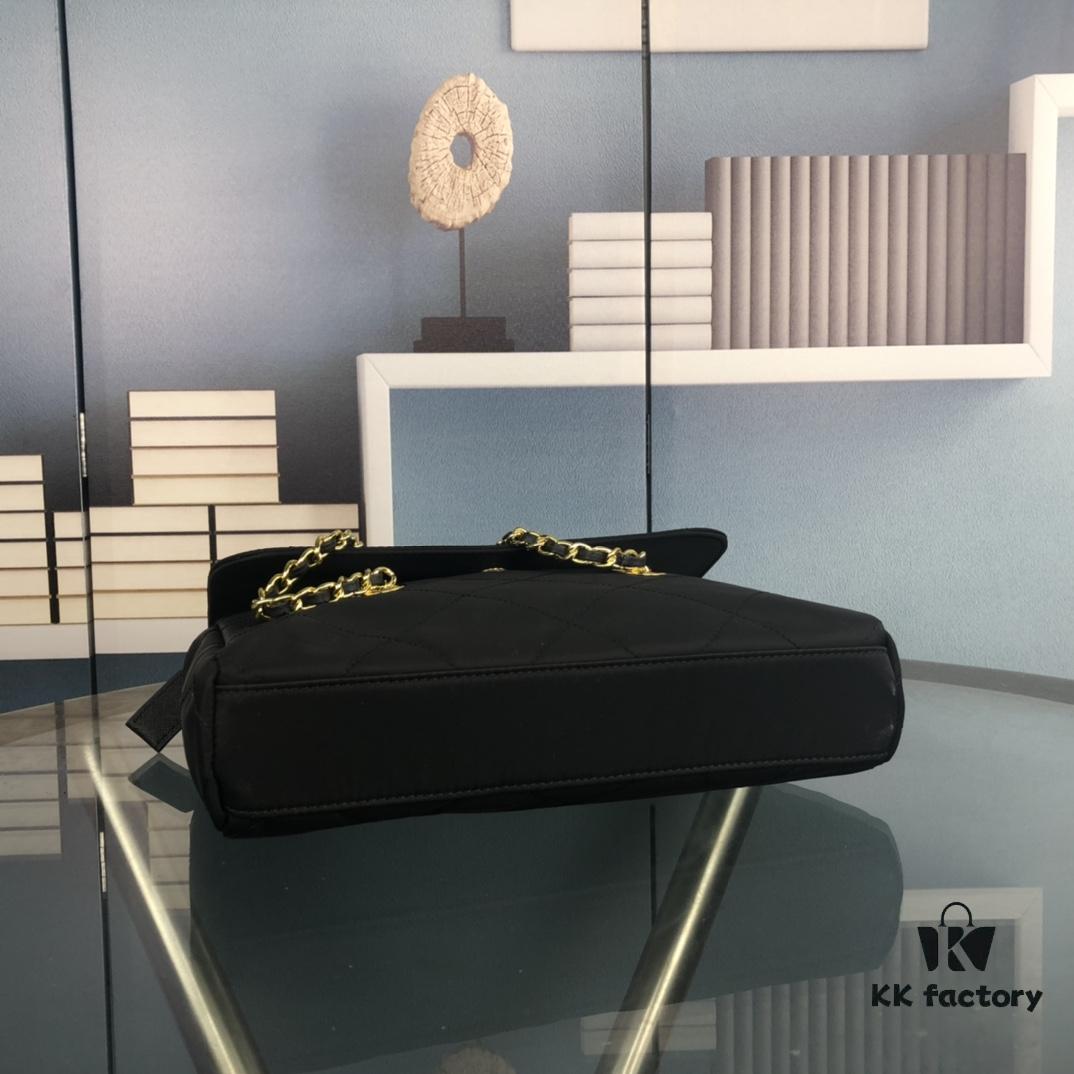 PRADA Vintage Style Chain Bag, Original Parachute Fabric, Retro Fashion, Unisex Design, Size 29x23.6cm, Model No. 2689