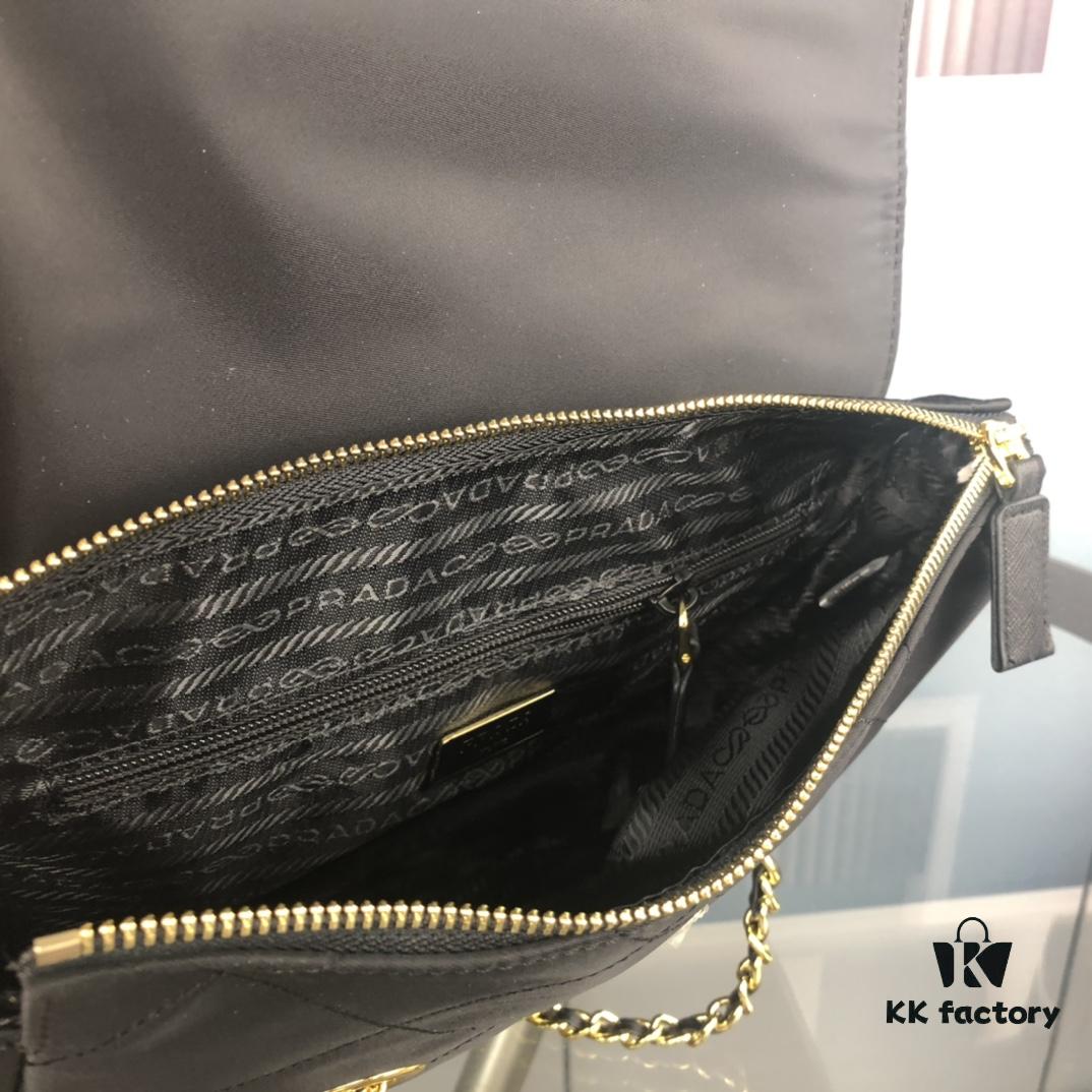 PRADA Vintage Style Chain Bag, Original Parachute Fabric, Retro Fashion, Unisex Design, Size 29x23.6cm, Model No. 2689