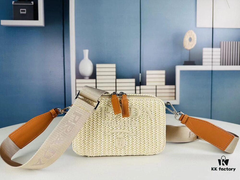 P Brand Raffia Camera Bag - Catch the Last Moments of Summer