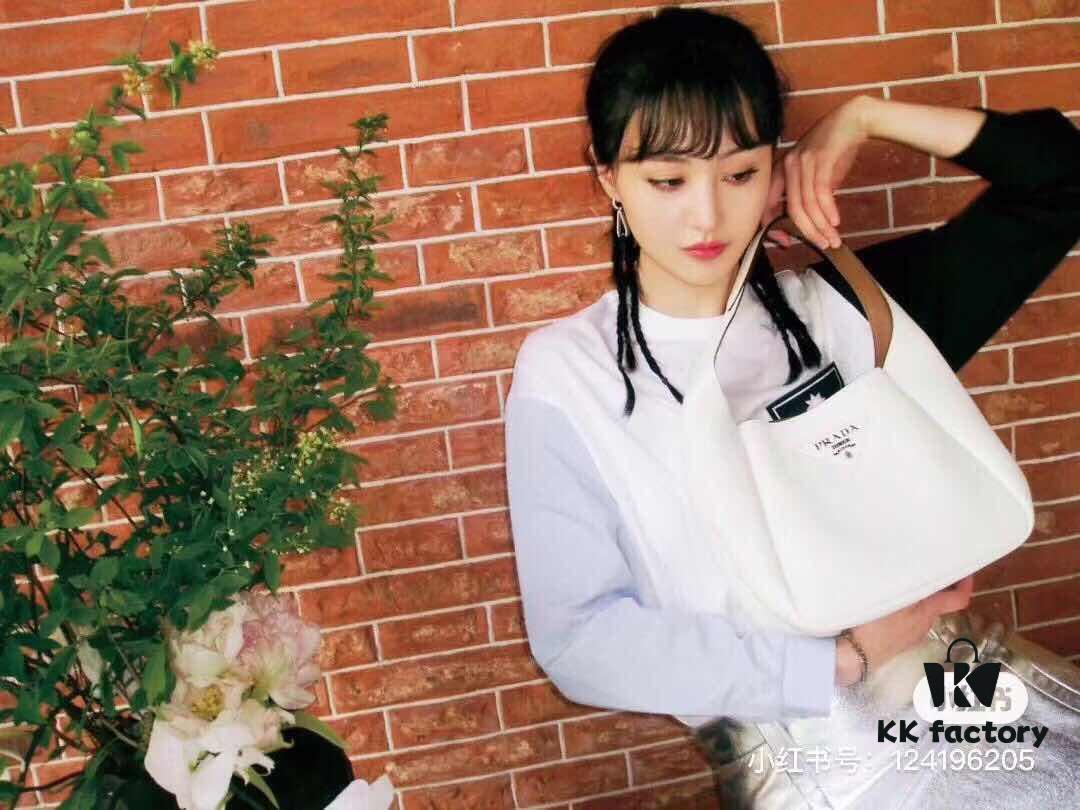 Prada Latest Tote Bag with Box ✅ Made from Genuine Italian Natural Pebbled Calfskin 💯