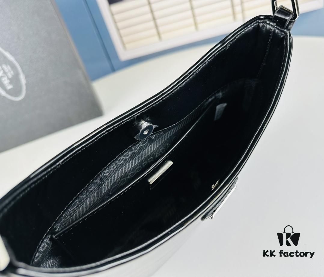 PRADA 2021 Spring/Summer Hobo Handbag, Premium Calfskin Leather, Original Factory Custom Material