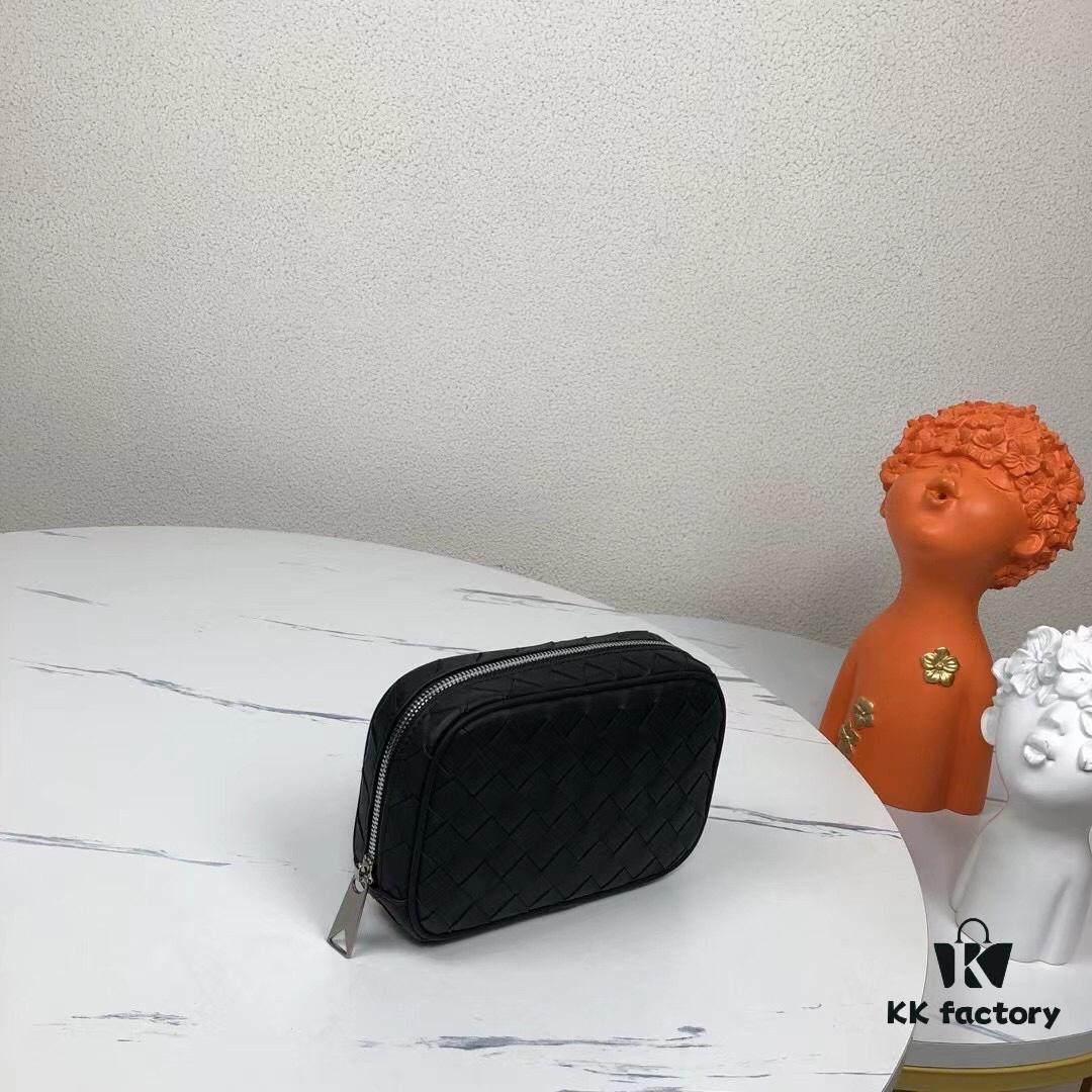 Latest BV Official Website BOTTEGA: Premium Waxed Calfskin Handbag, Italian Craftsmanship, Exclusive Design