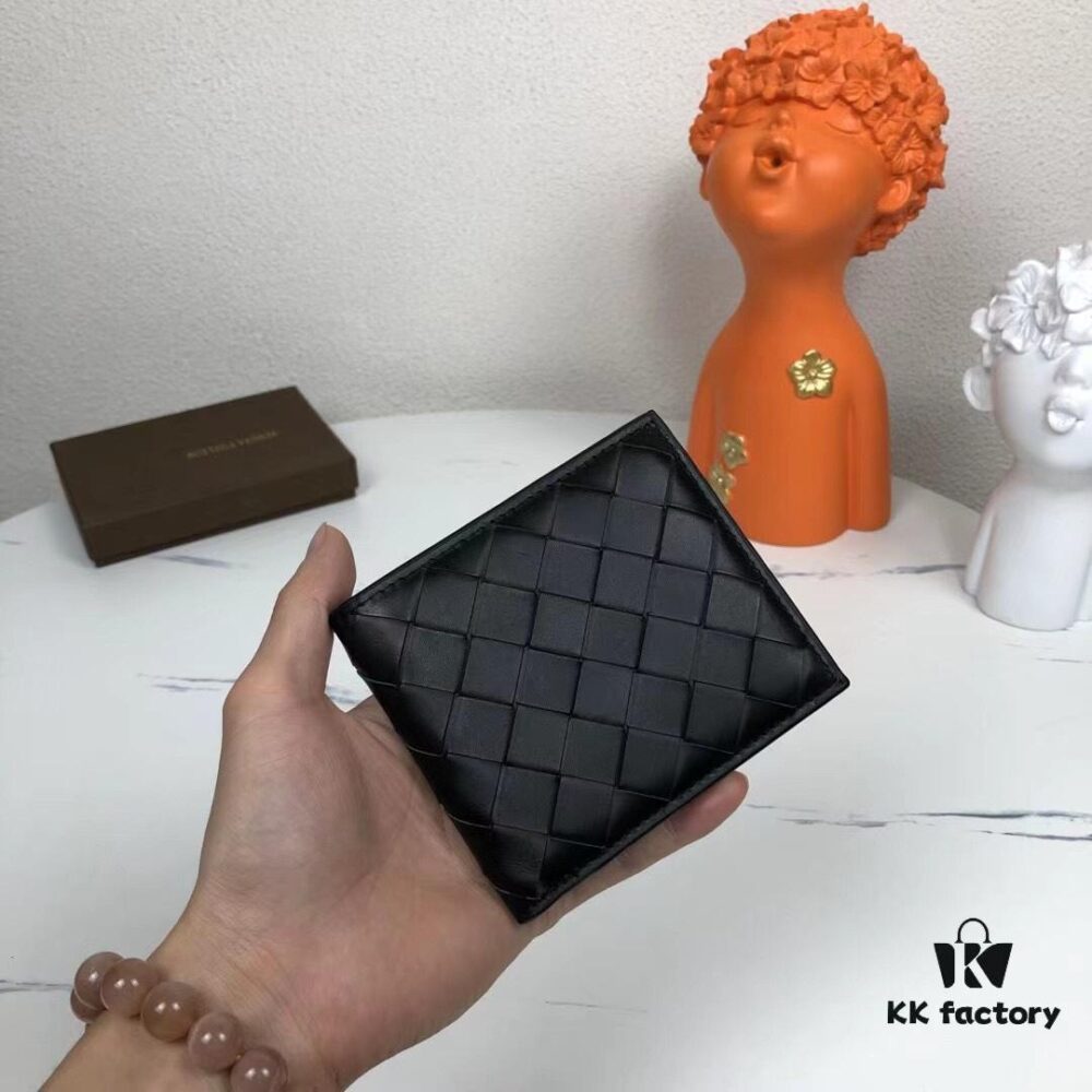 Bv🦋 Woven Short Wallet Made from Top-Grade Imported Wax Cowhide, Handcrafted with Fine Weaving, Elegant and Minimalist Design, Excellent Craftsmanship, Features 8 Card Slots ✅